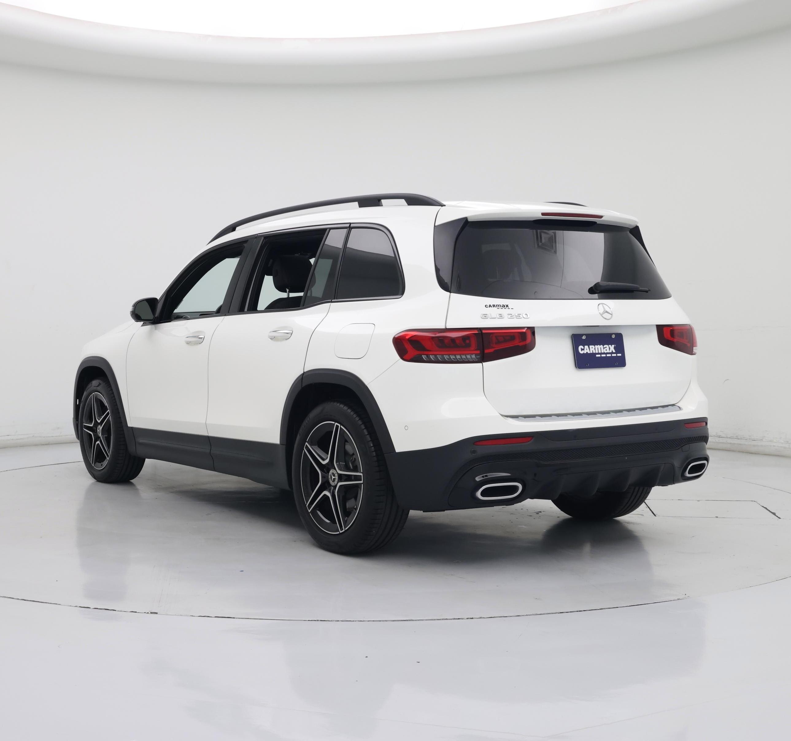 Thumbnail: 2023 Mercedes-Benz GLB - 2