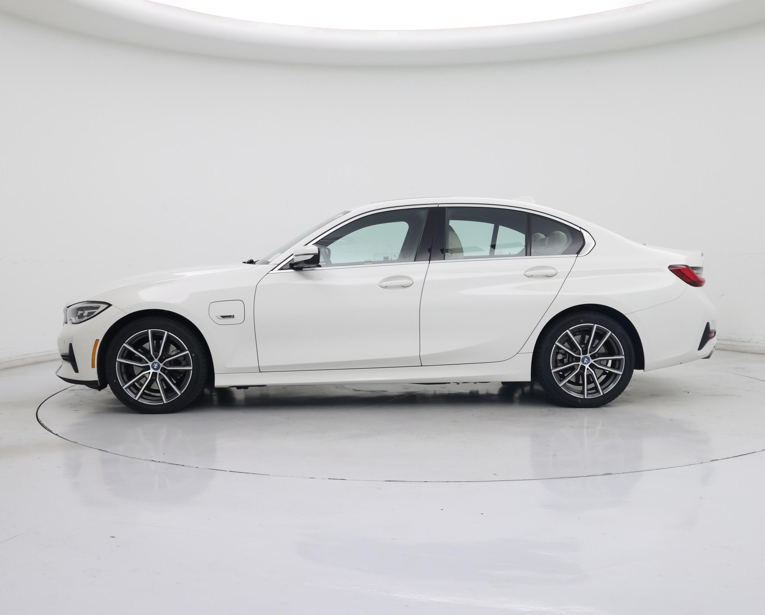 Thumbnail: 2022 BMW 3 Series - 3