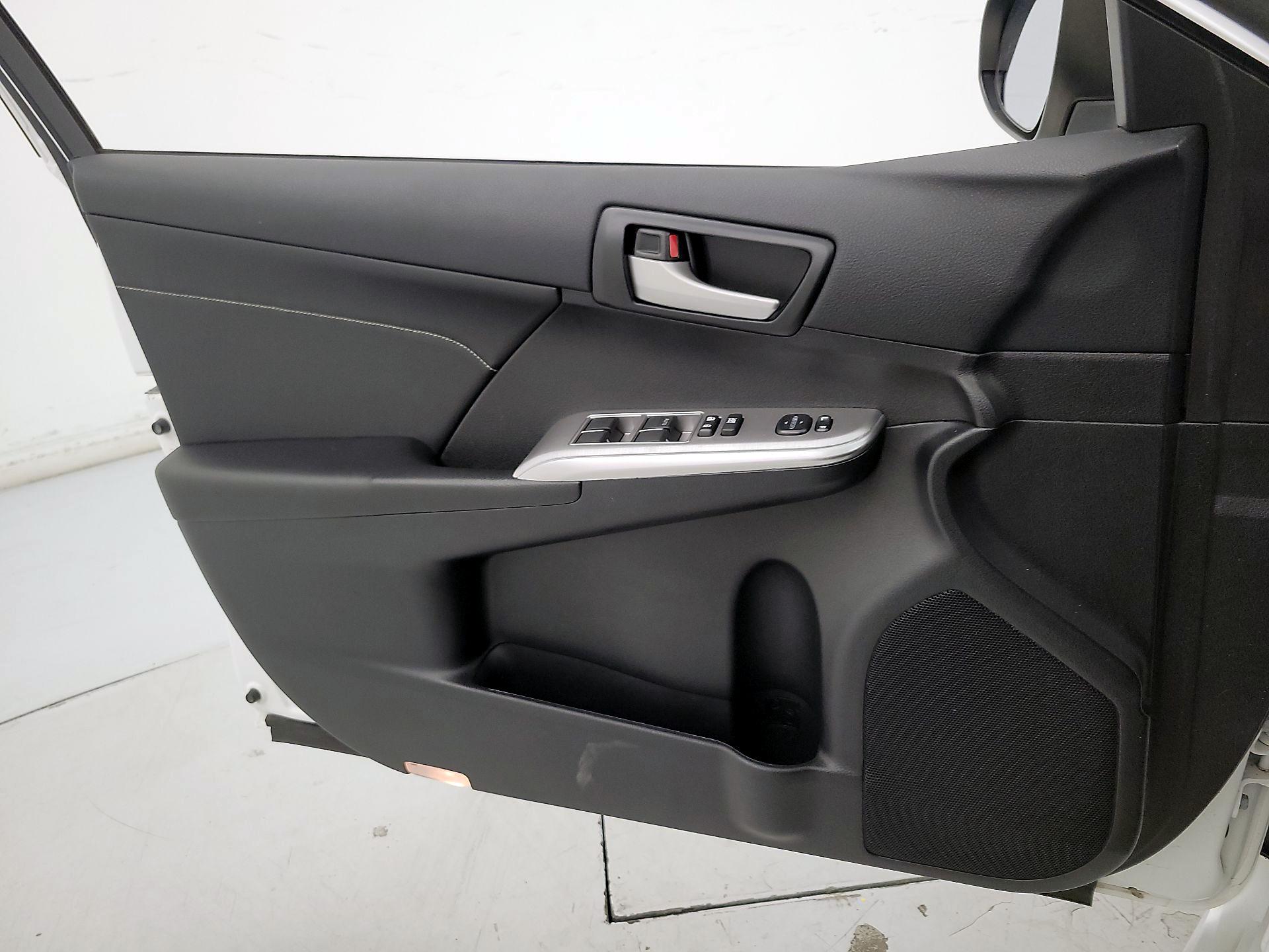 Thumbnail: 2014 Toyota Camry - 12
