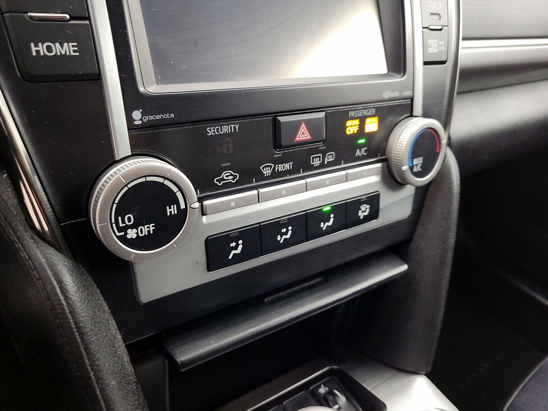 Thumbnail: 2014 Toyota Camry - 16