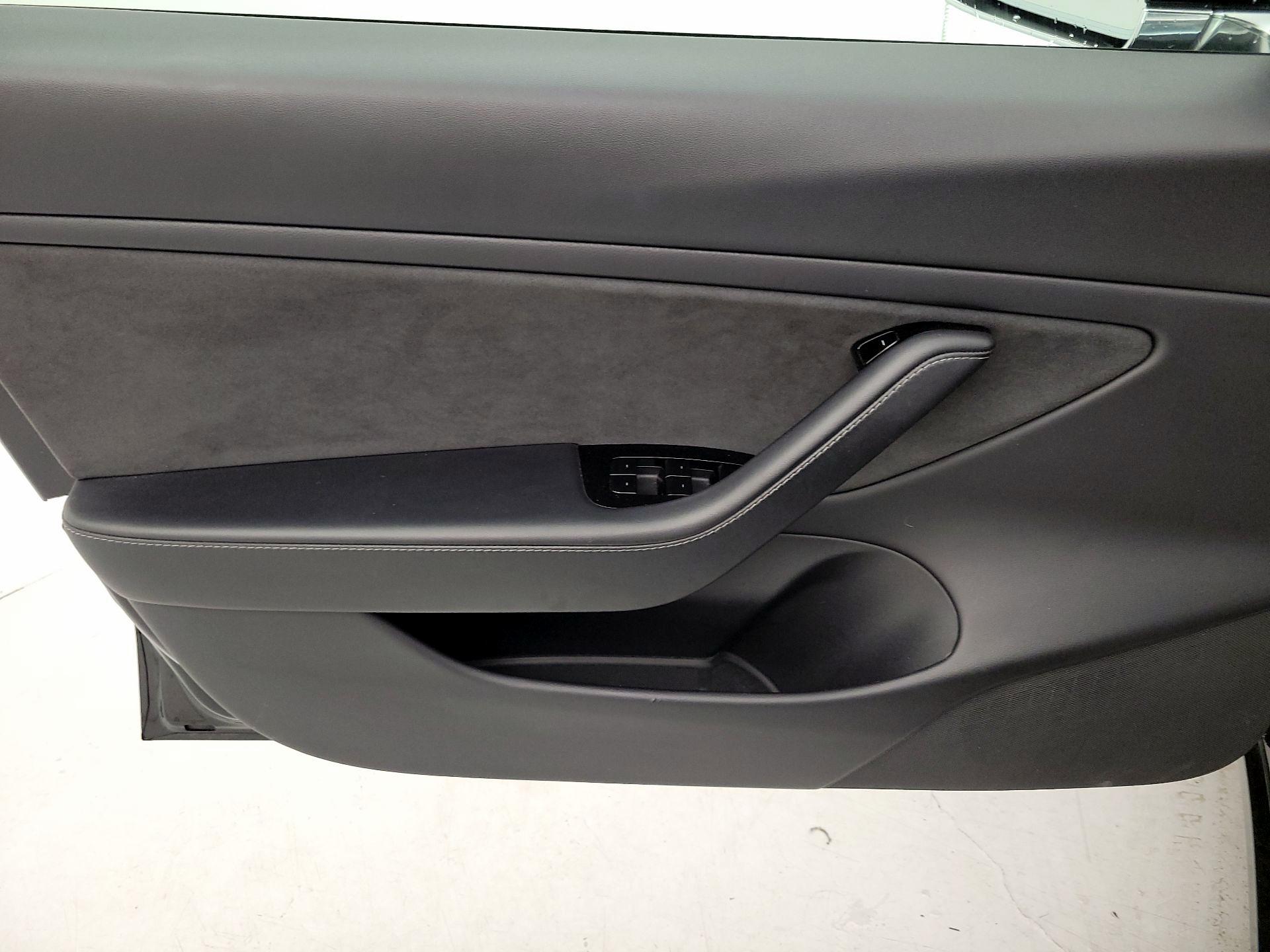 Thumbnail: 2020 Tesla Model 3 - 12