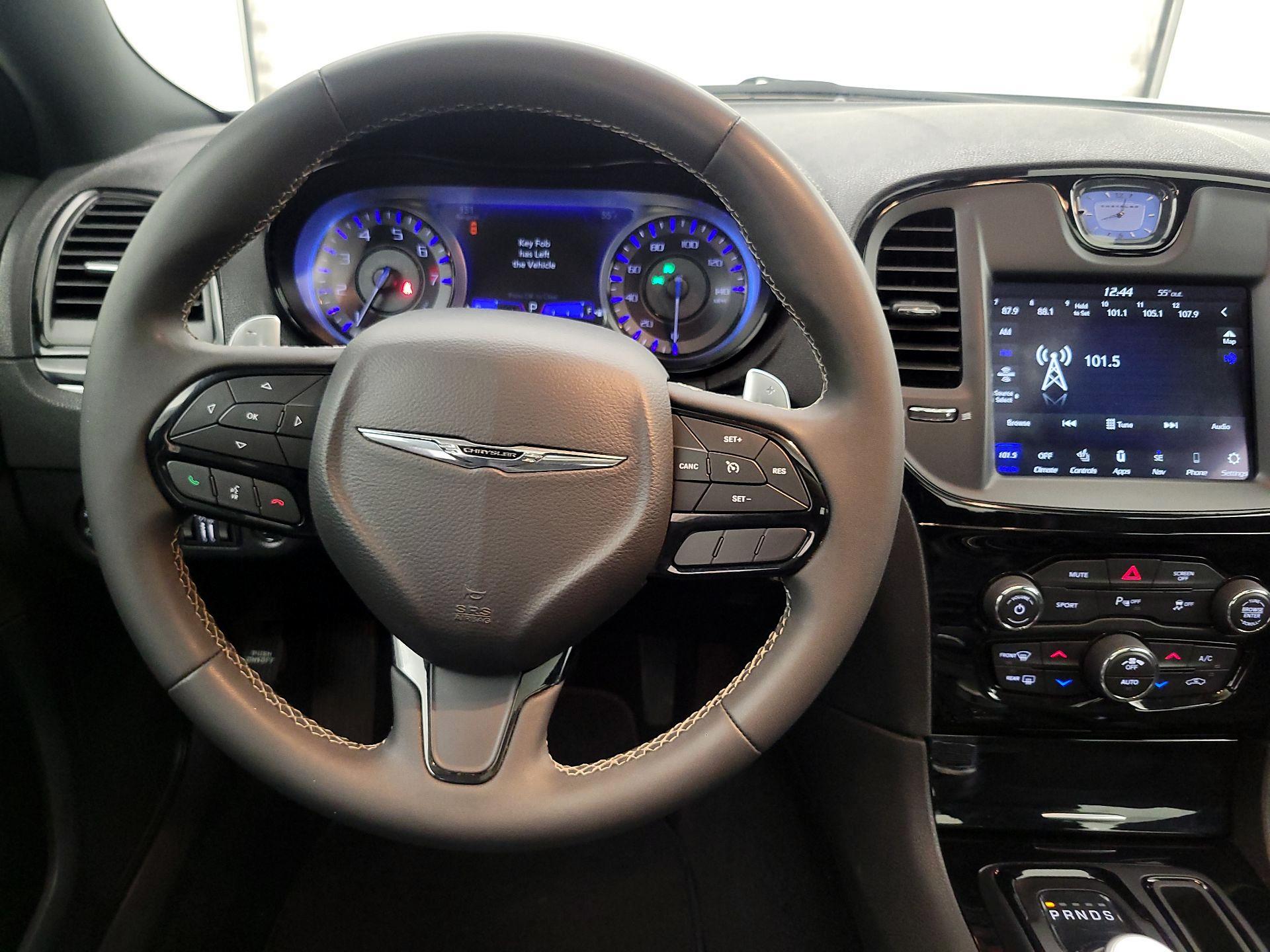 Thumbnail: 2022 Chrysler 300 - 10