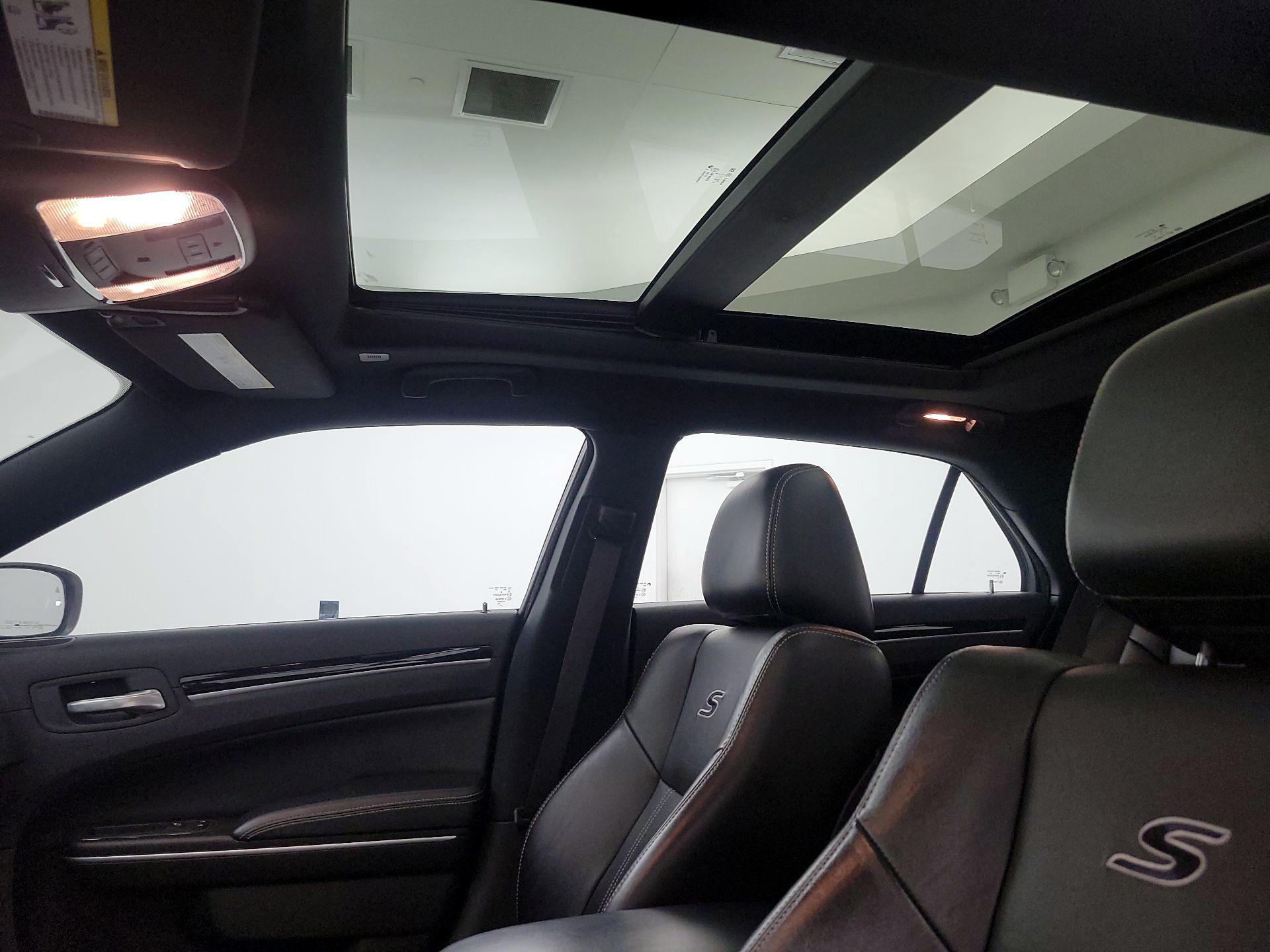 Thumbnail: 2022 Chrysler 300 - 19