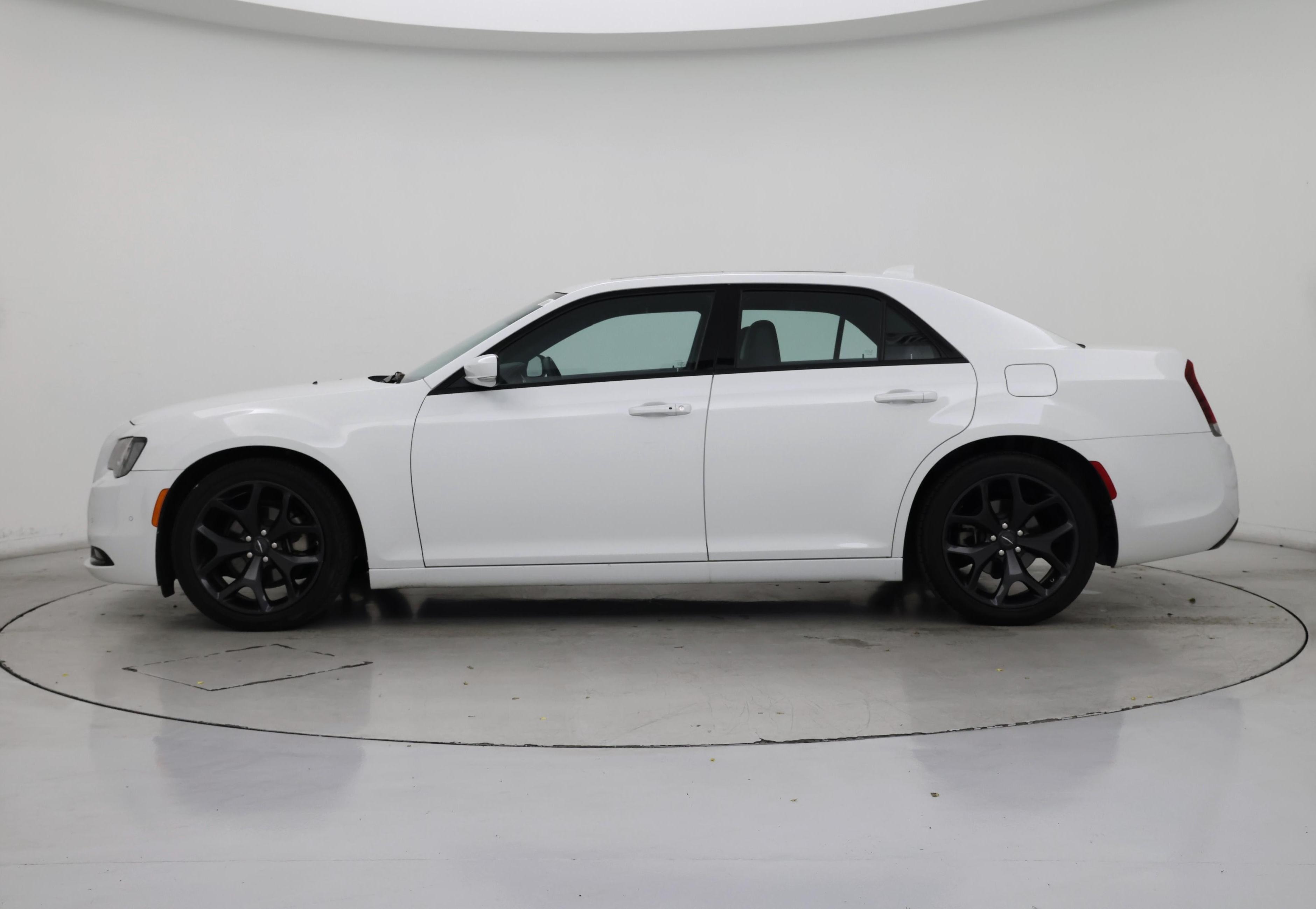 Thumbnail: 2022 Chrysler 300 - 3