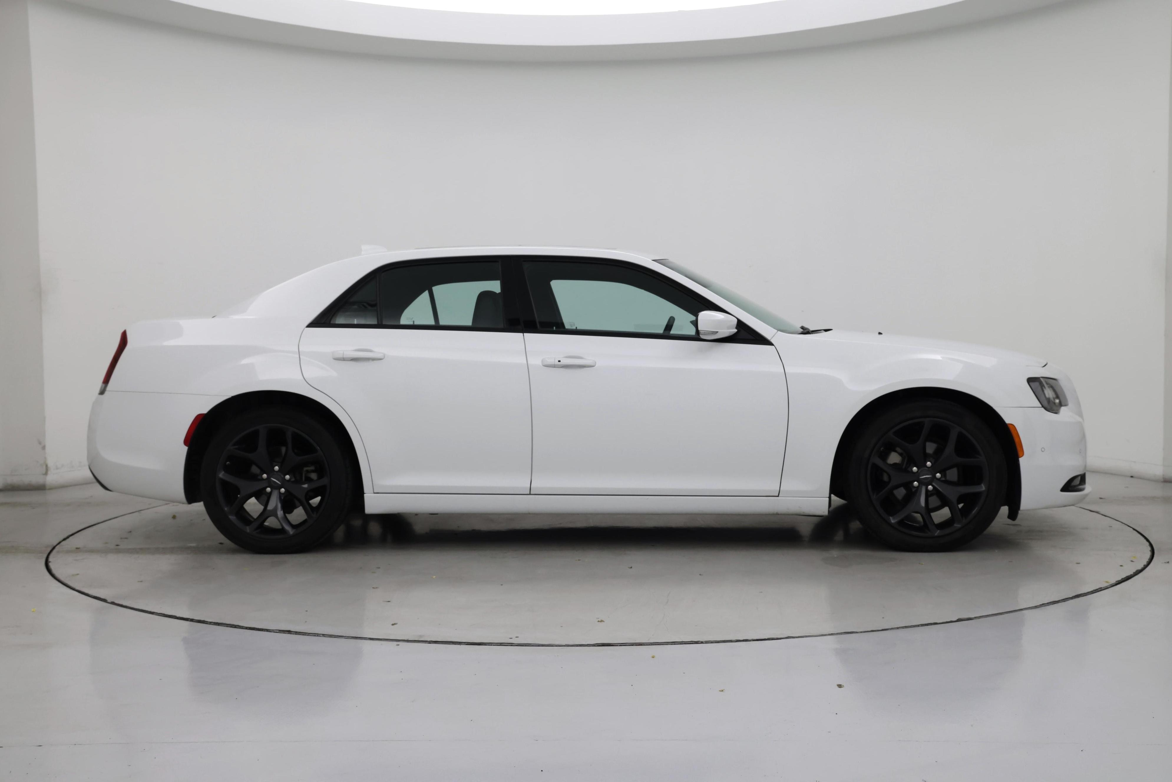 Thumbnail: 2022 Chrysler 300 - 7