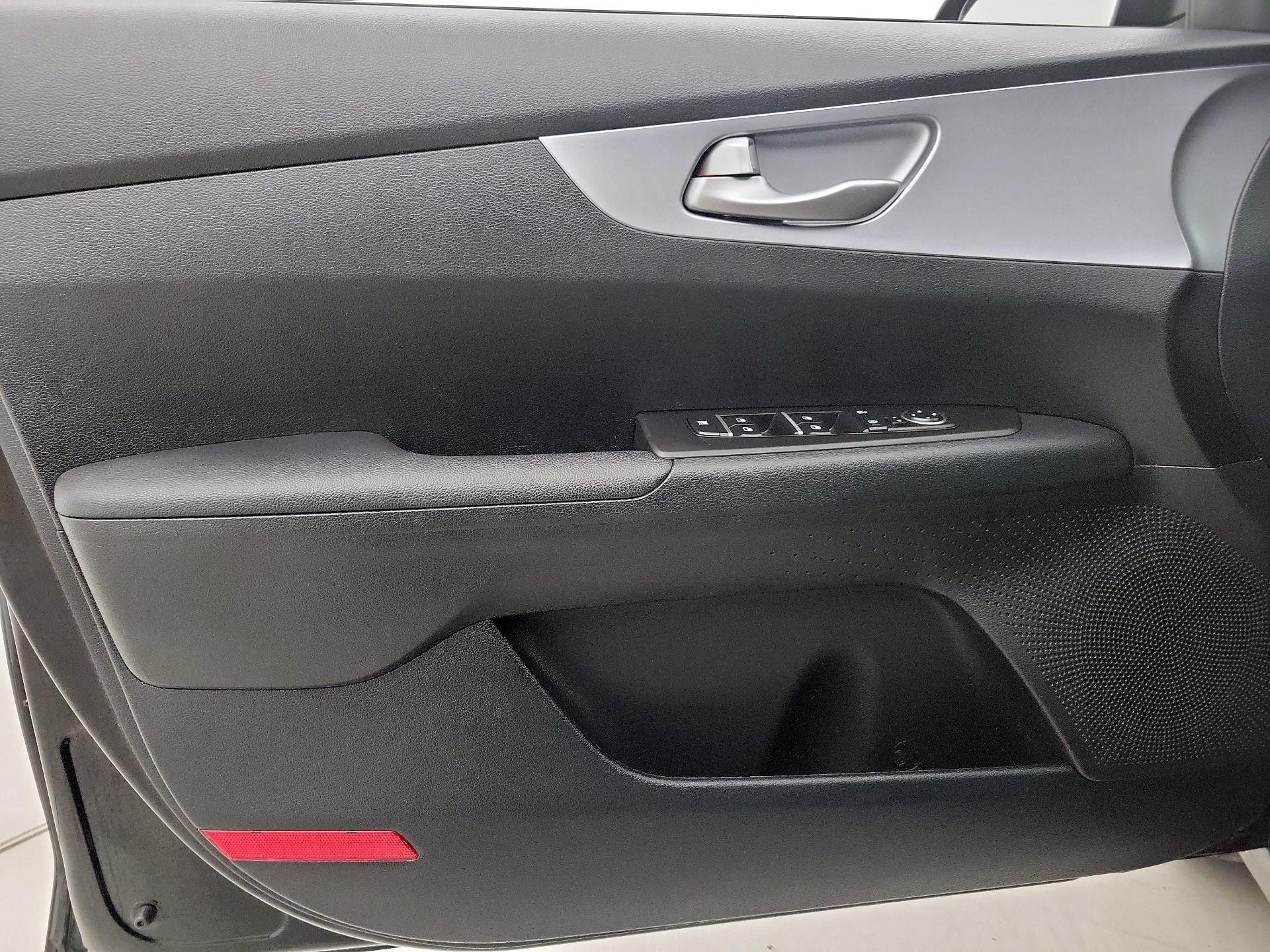 Thumbnail: 2023 Kia Forte - 12