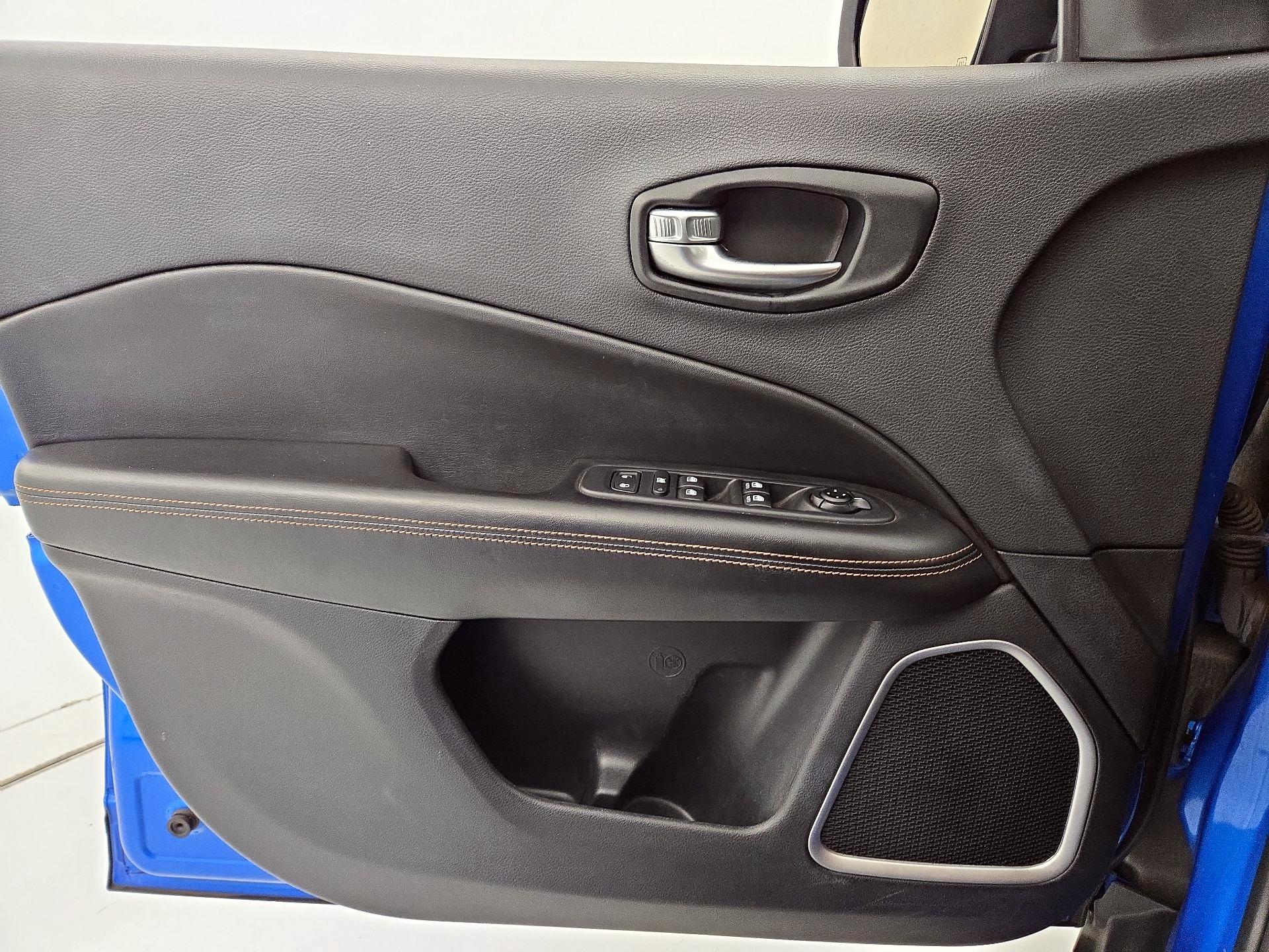 Thumbnail: 2021 Jeep Compass - 12