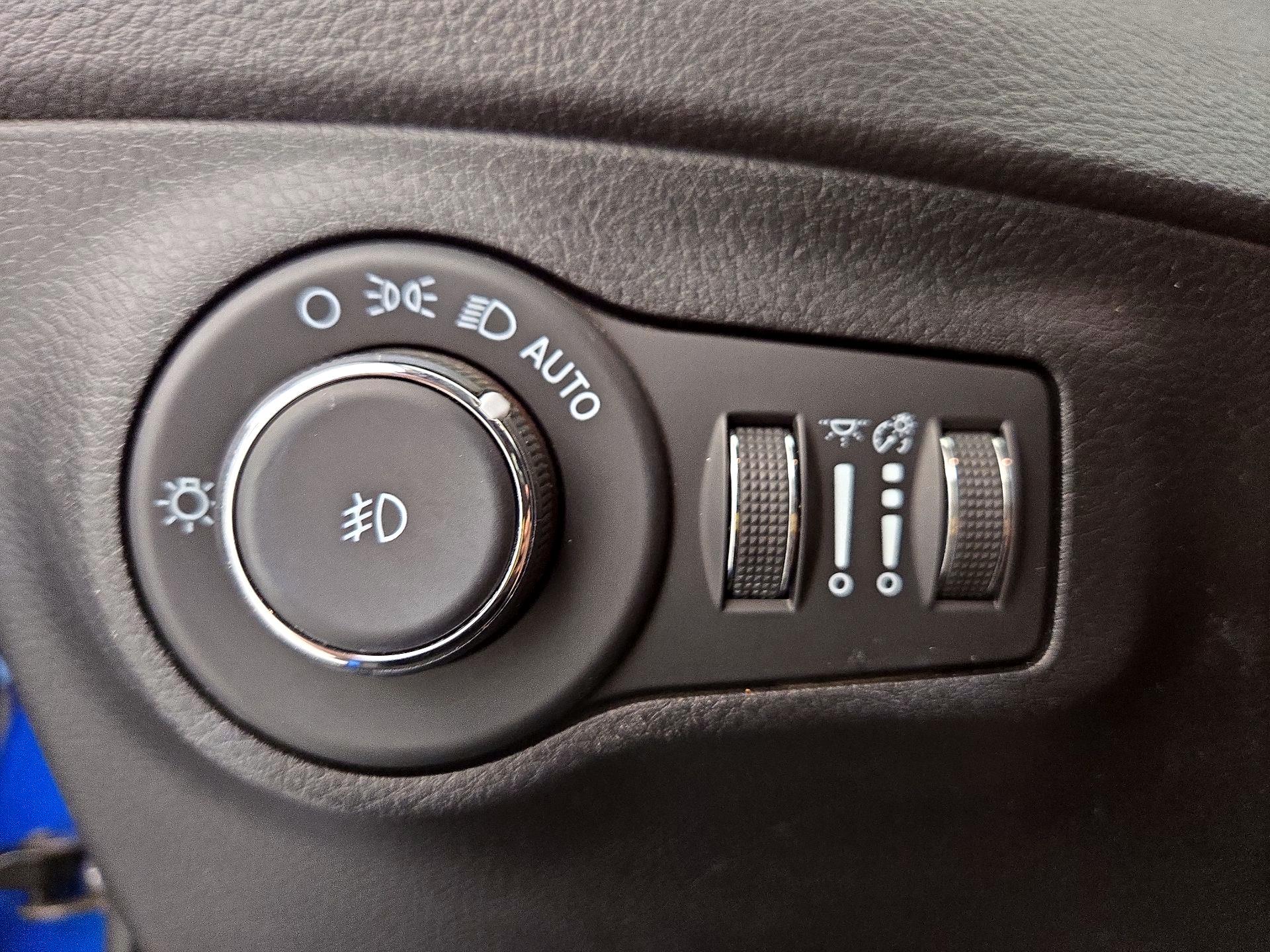 Thumbnail: 2021 Jeep Compass - 13