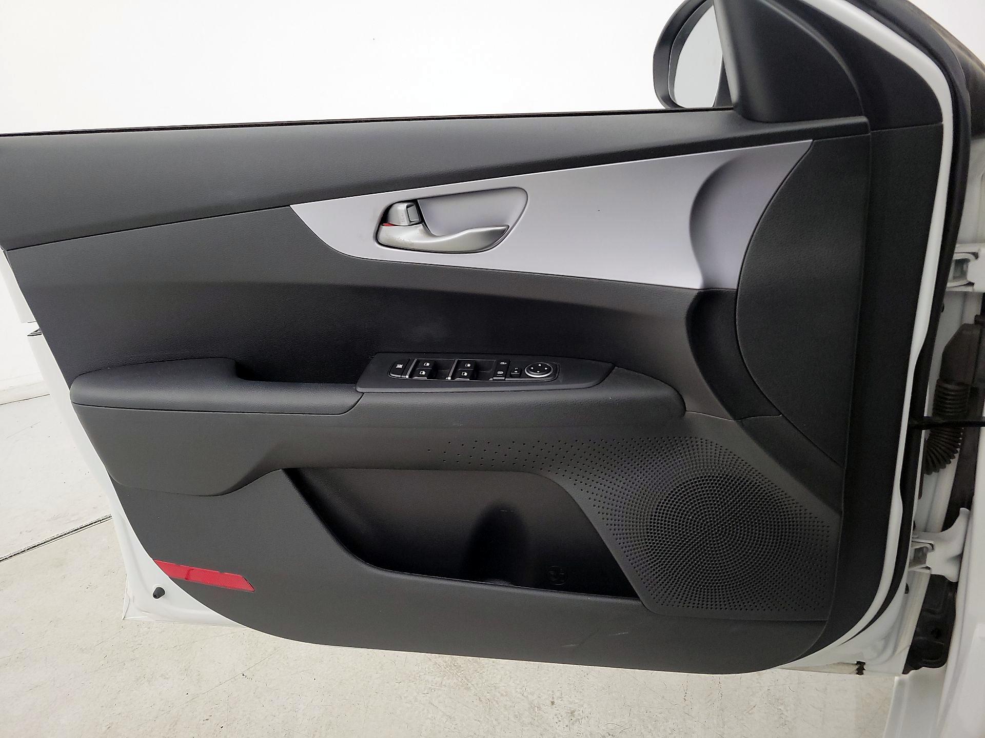 Thumbnail: 2022 Kia Forte - 12