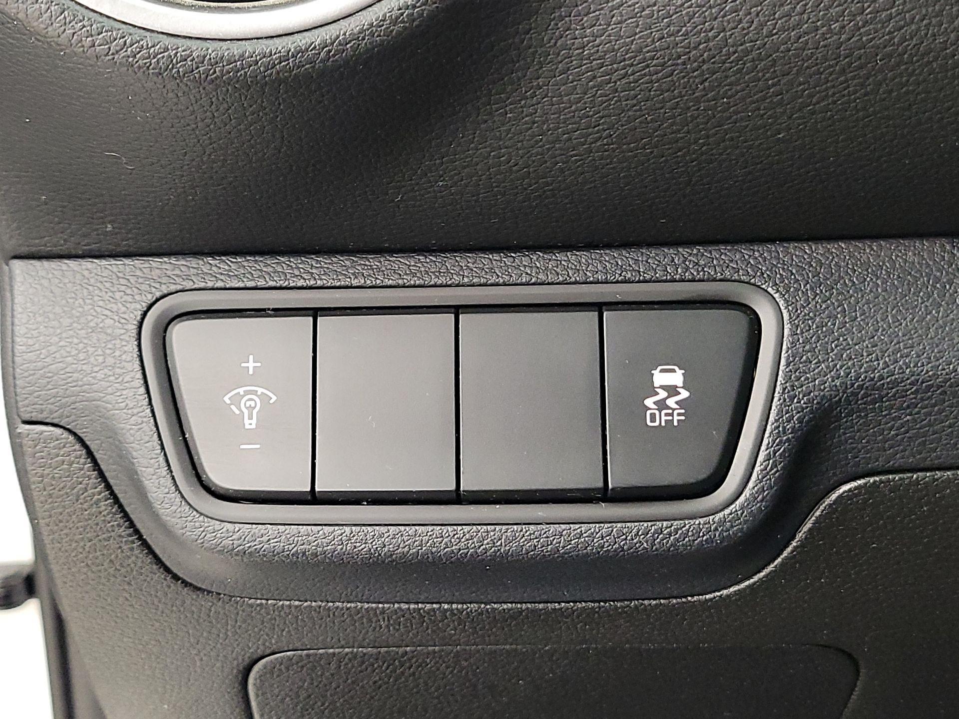 Thumbnail: 2022 Kia Forte - 13