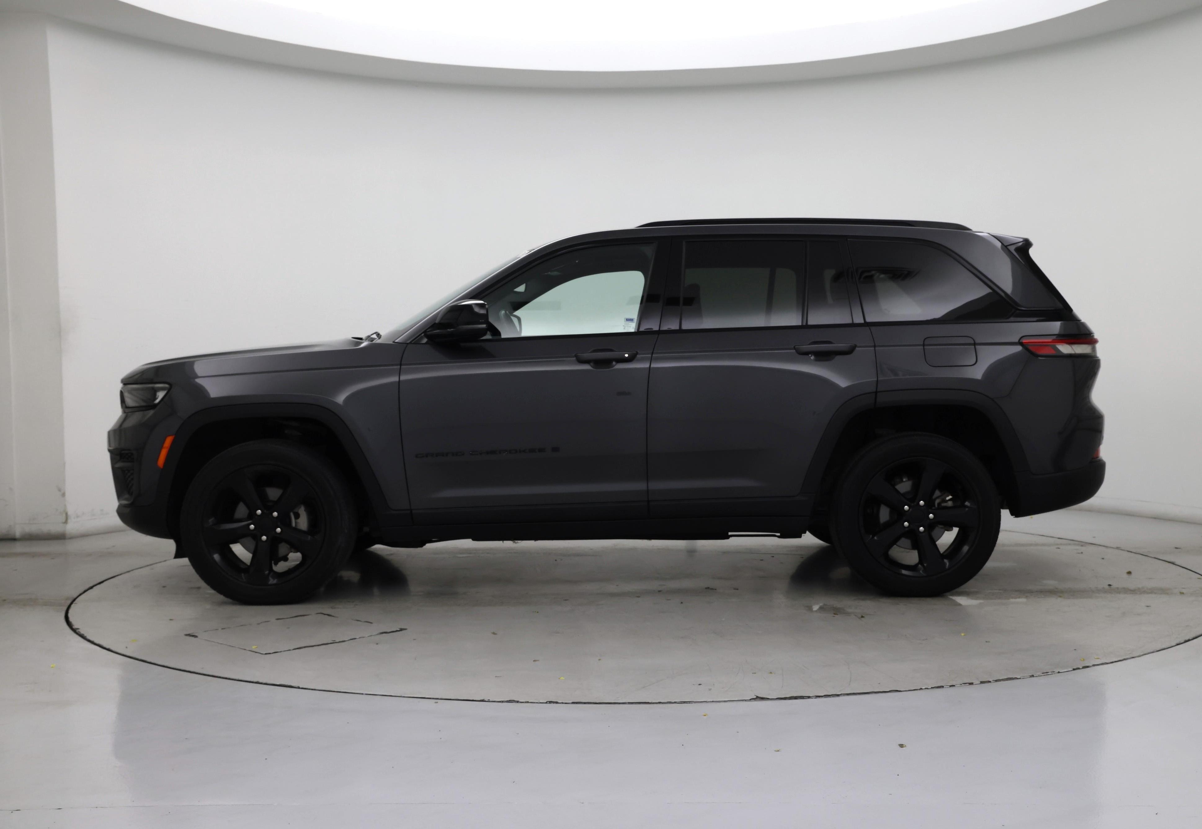 Thumbnail: 2022 Jeep Grand Cherokee - 3