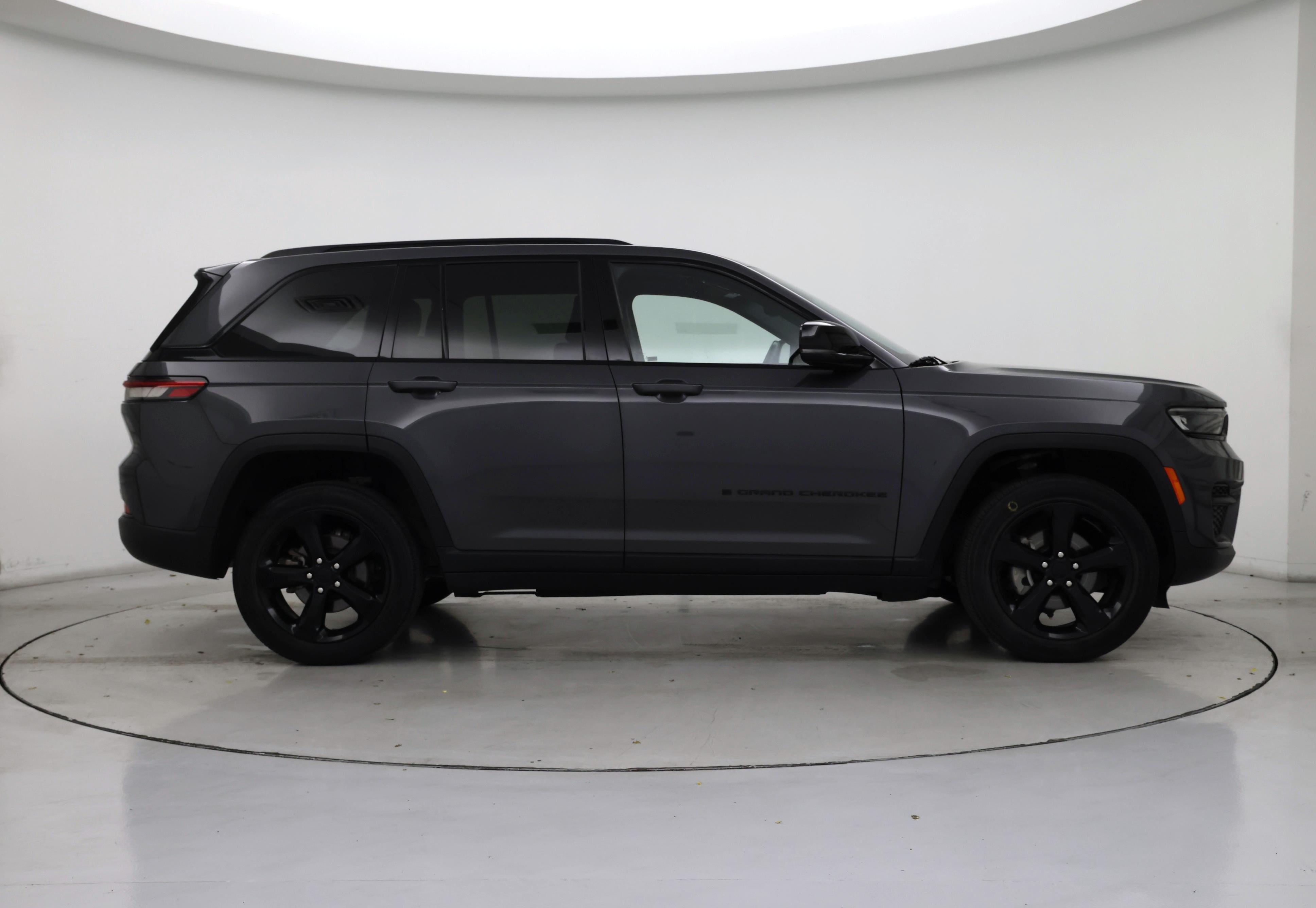 Thumbnail: 2022 Jeep Grand Cherokee - 7