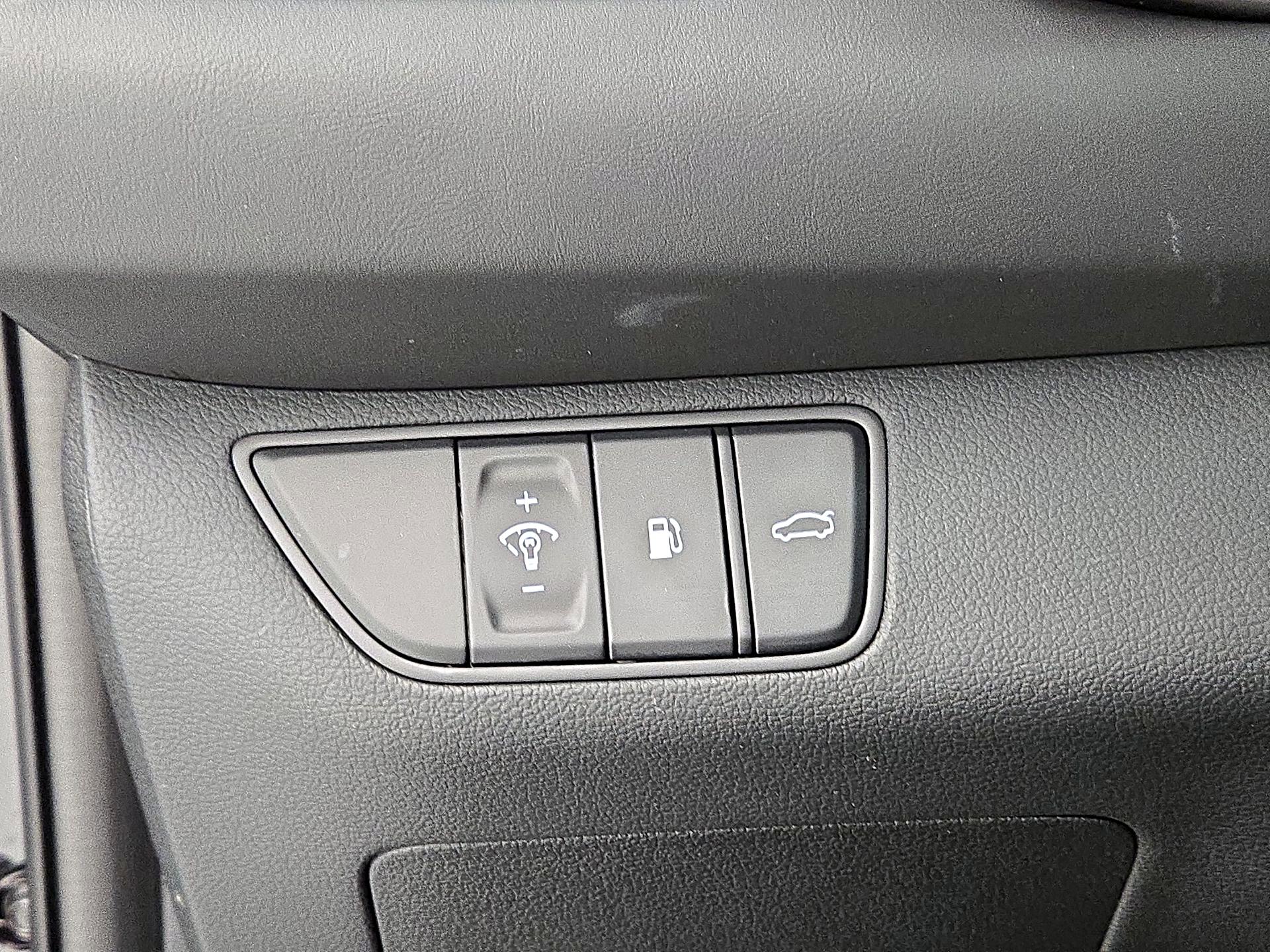 Thumbnail: 2023 Genesis G70 - 13