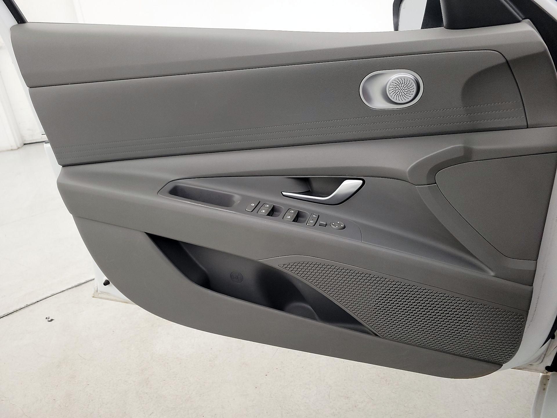 Thumbnail: 2021 Hyundai Elantra - 12