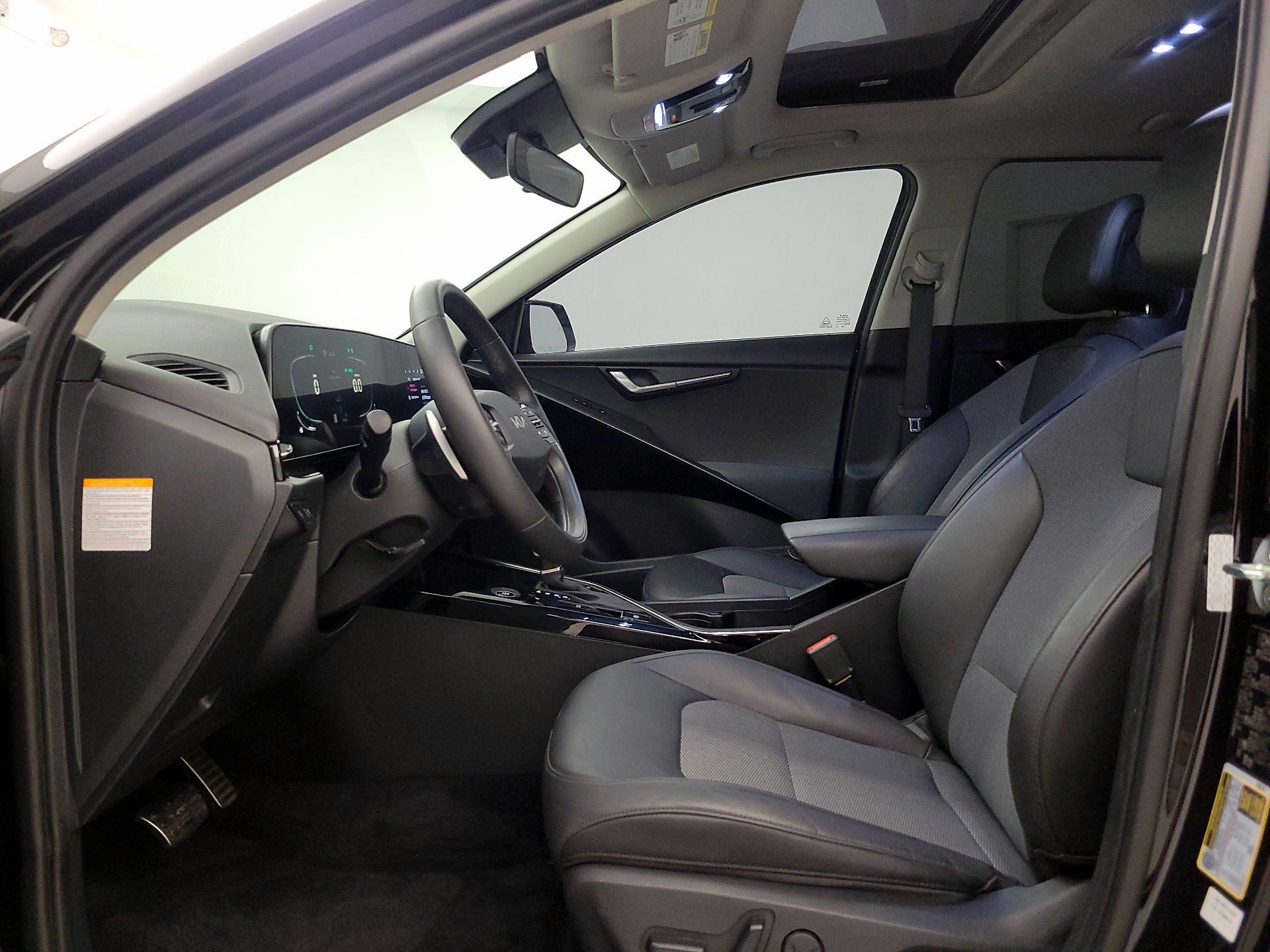 Thumbnail: 2023 Kia Niro - 11