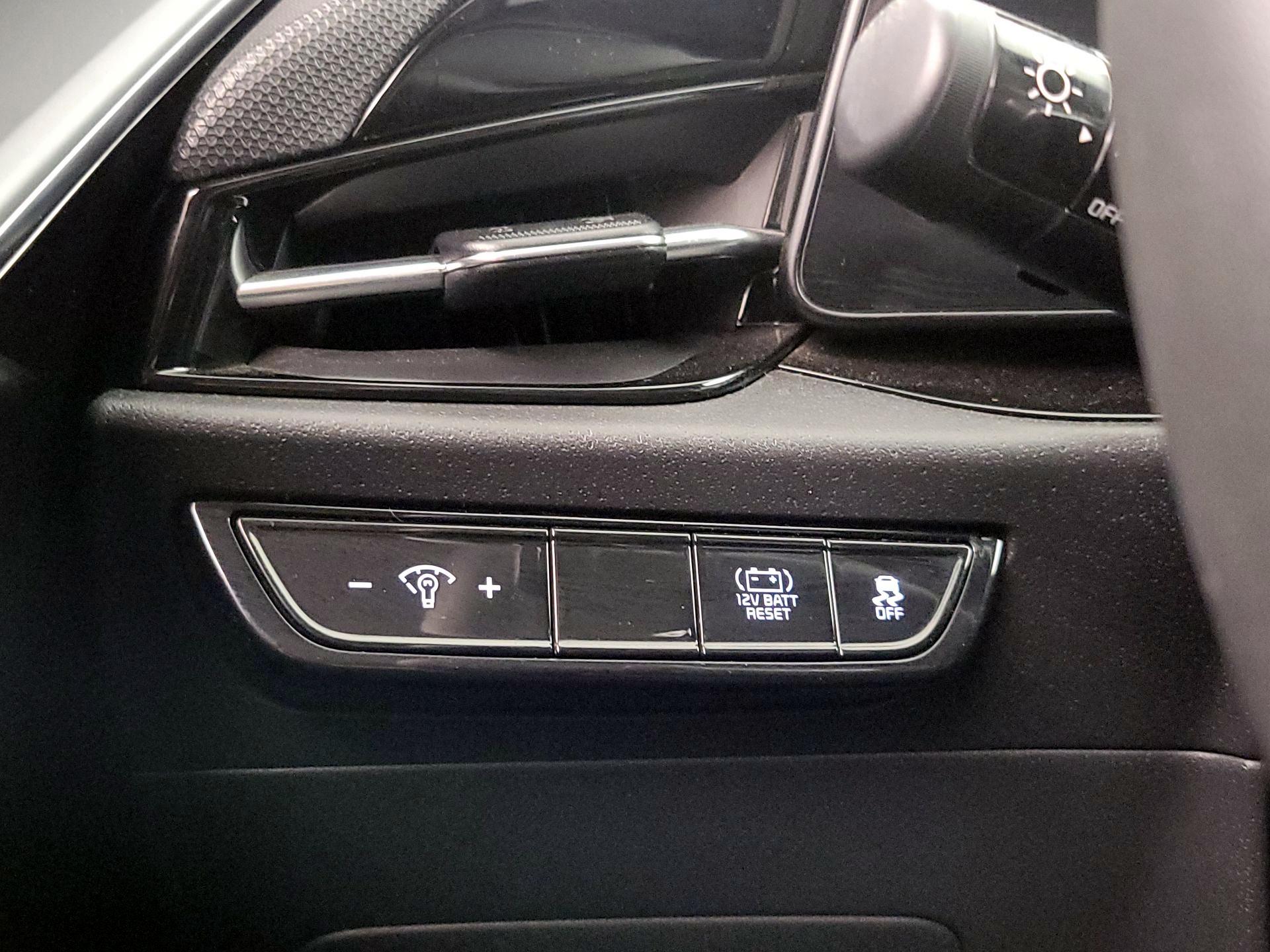 Thumbnail: 2023 Kia Niro - 13