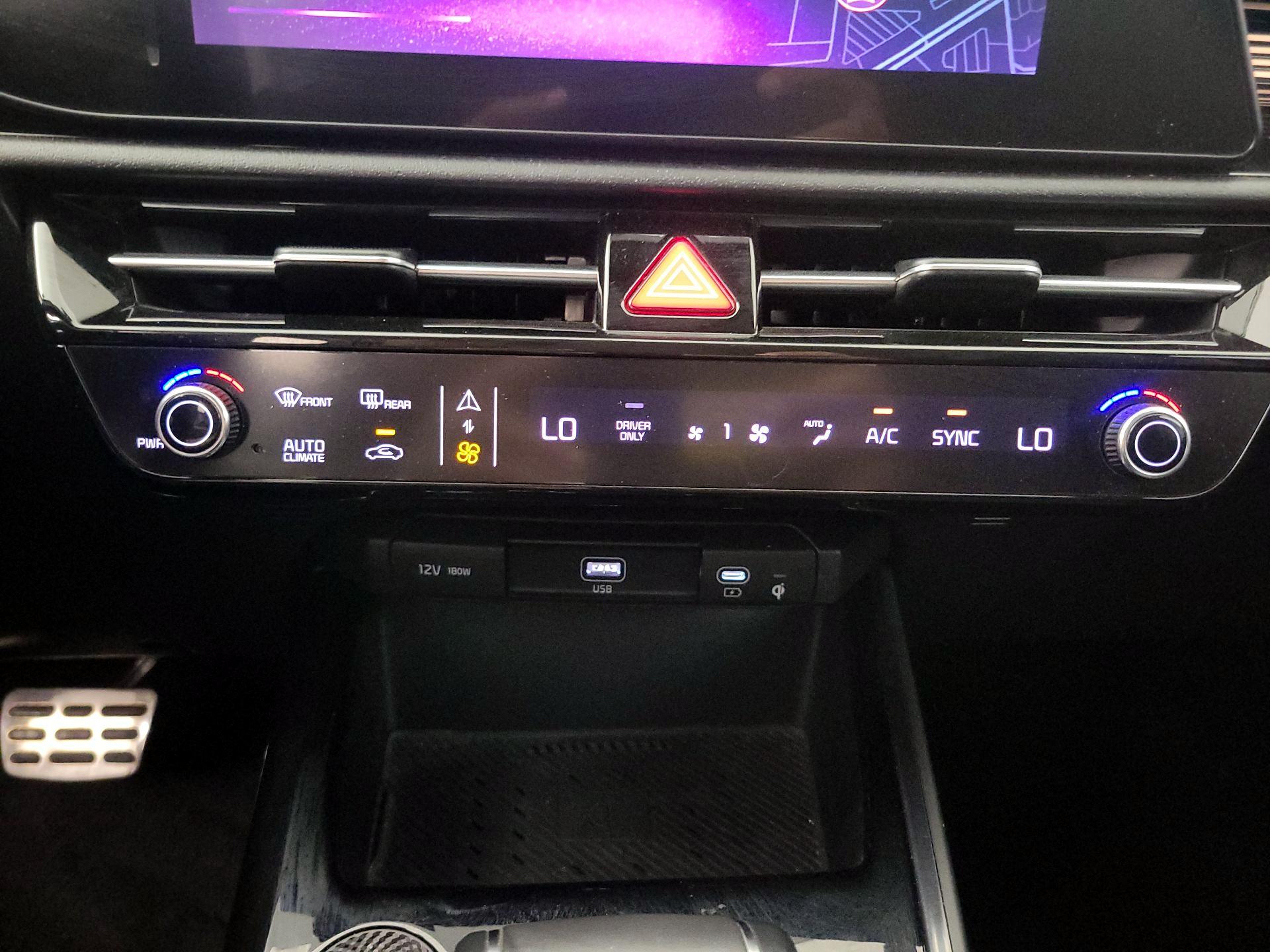 Thumbnail: 2023 Kia Niro - 17