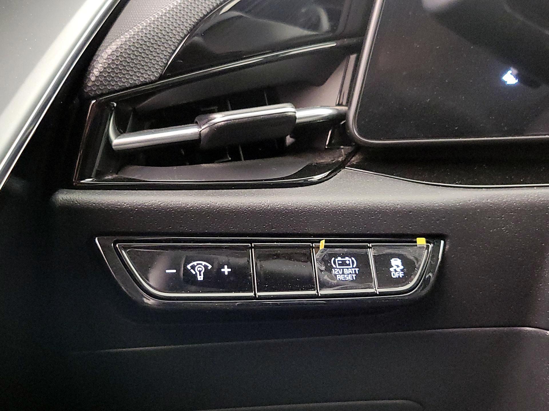 Thumbnail: 2023 Kia Niro - 13