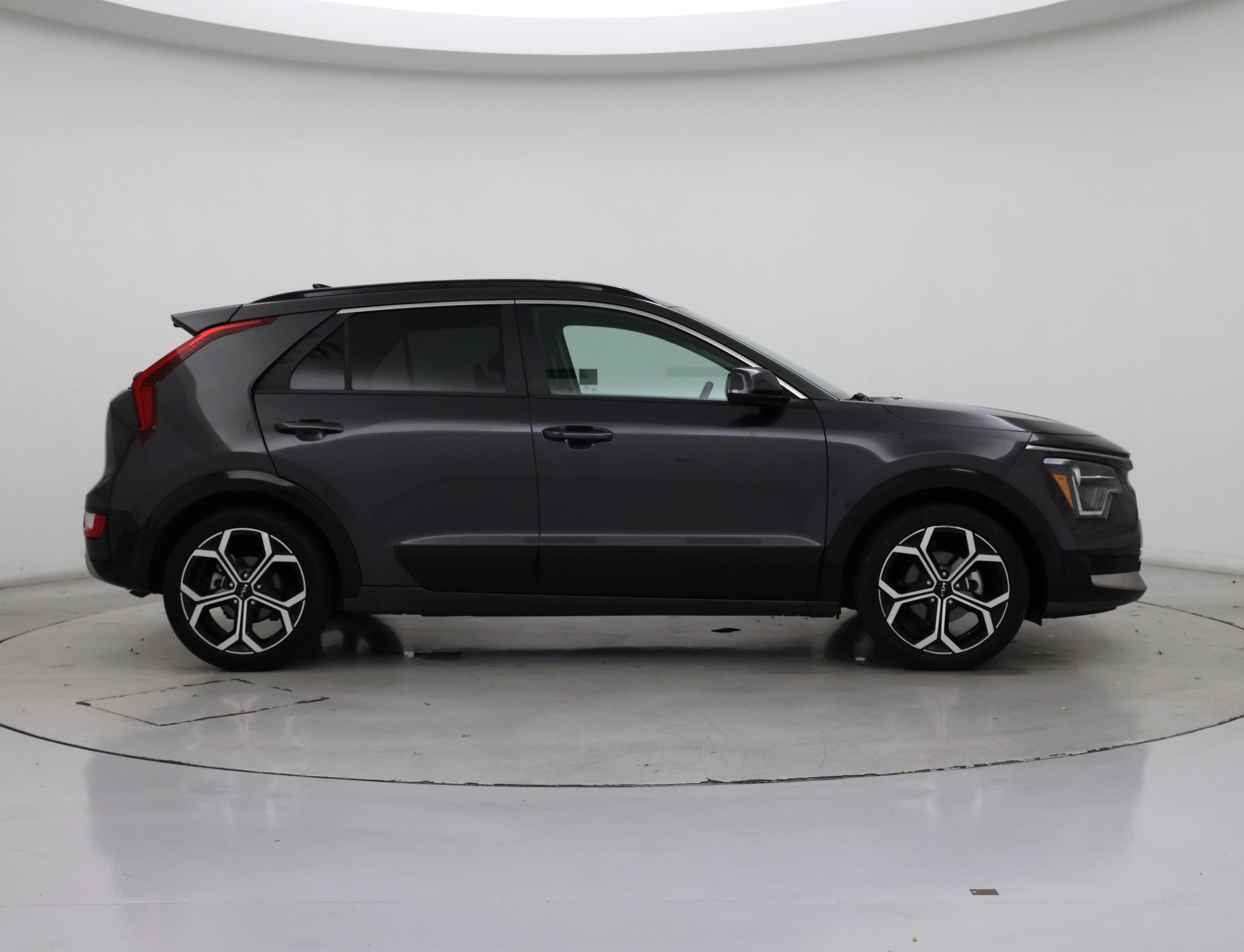 Thumbnail: 2023 Kia Niro - 7