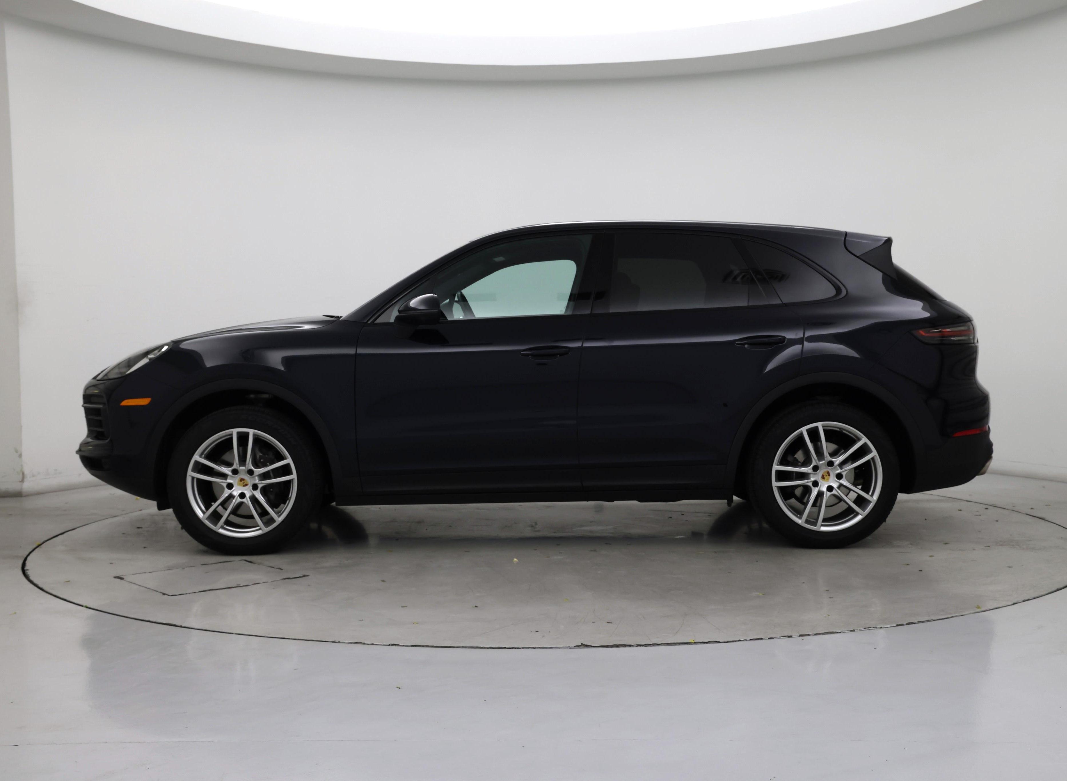 Thumbnail: 2020 Porsche Cayenne - 3