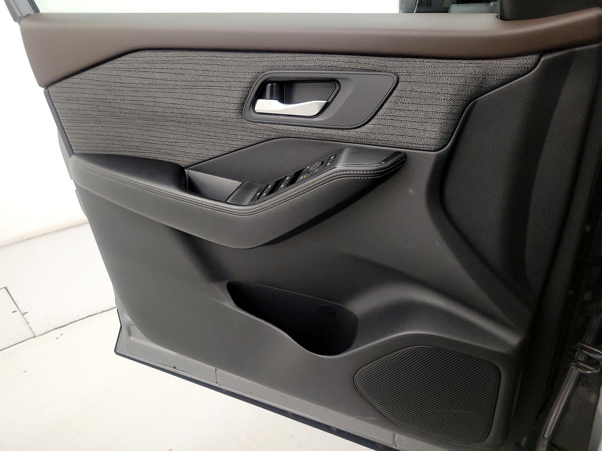 Thumbnail: 2023 Nissan Rogue - 12