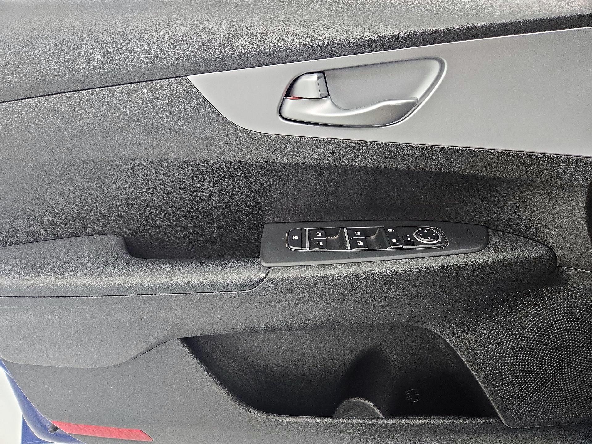 Thumbnail: 2023 Kia Forte - 12