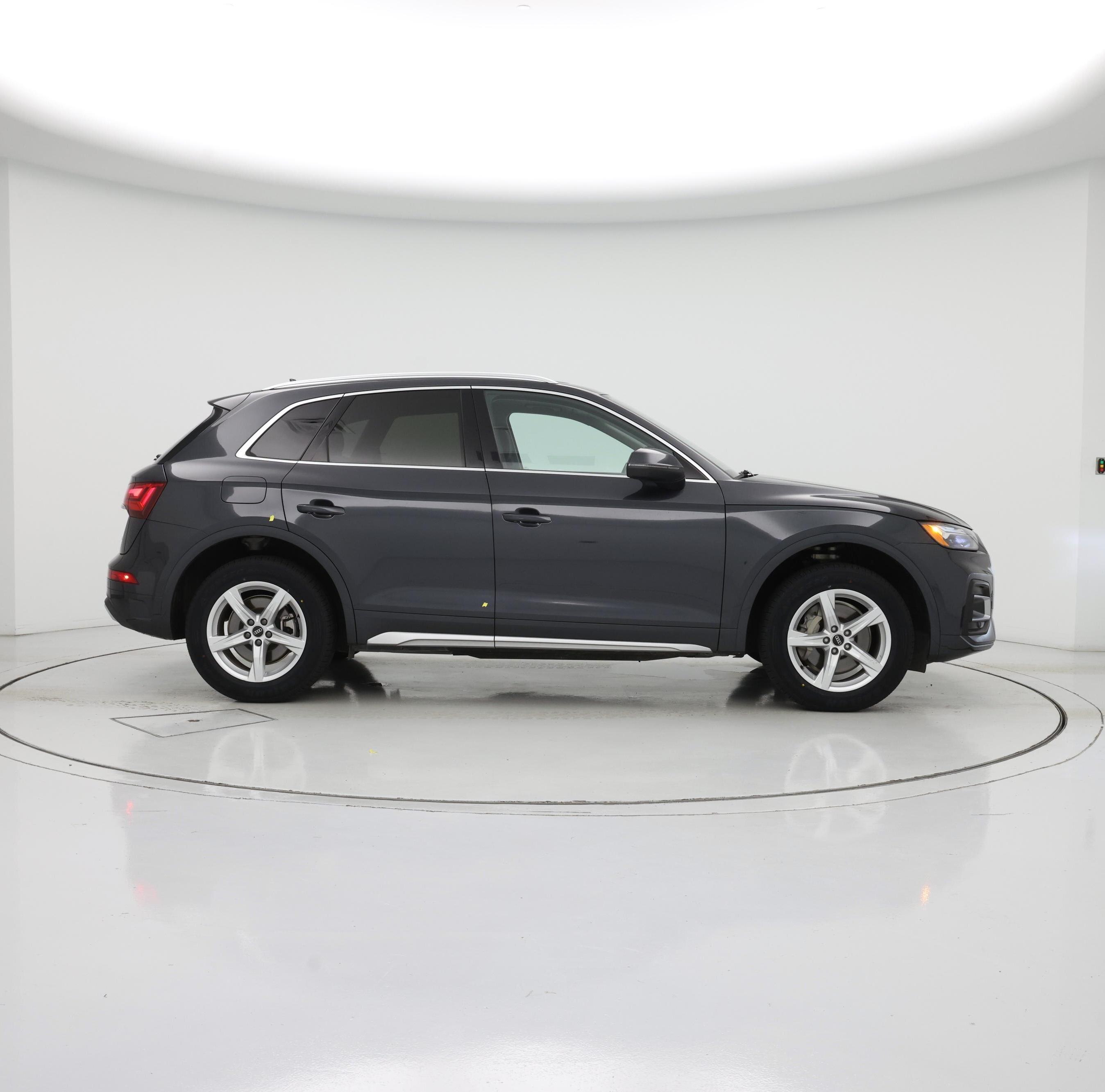 Thumbnail: 2023 Audi Q5 - 7