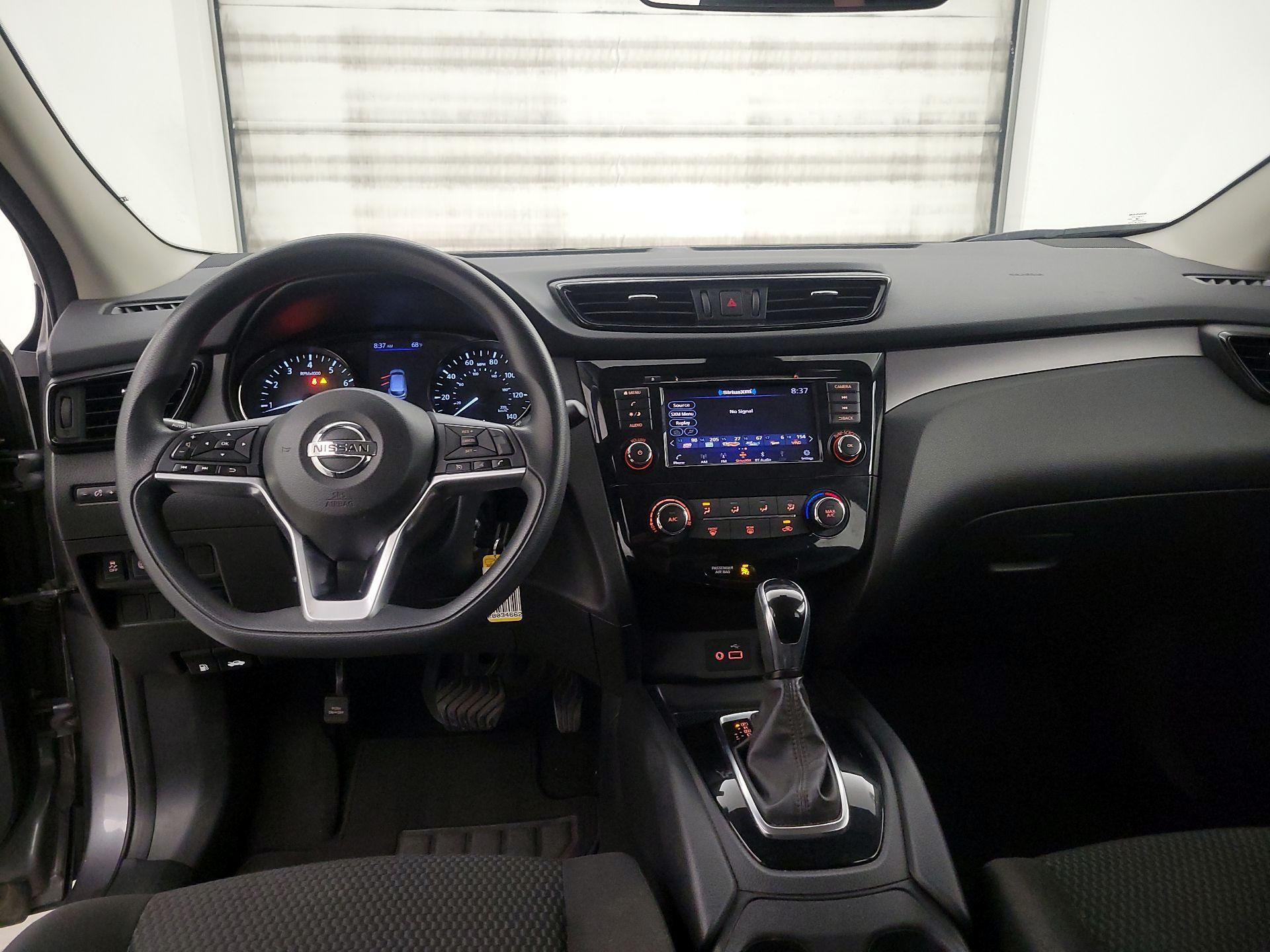 Thumbnail: 2020 Nissan Rogue Sport - 9