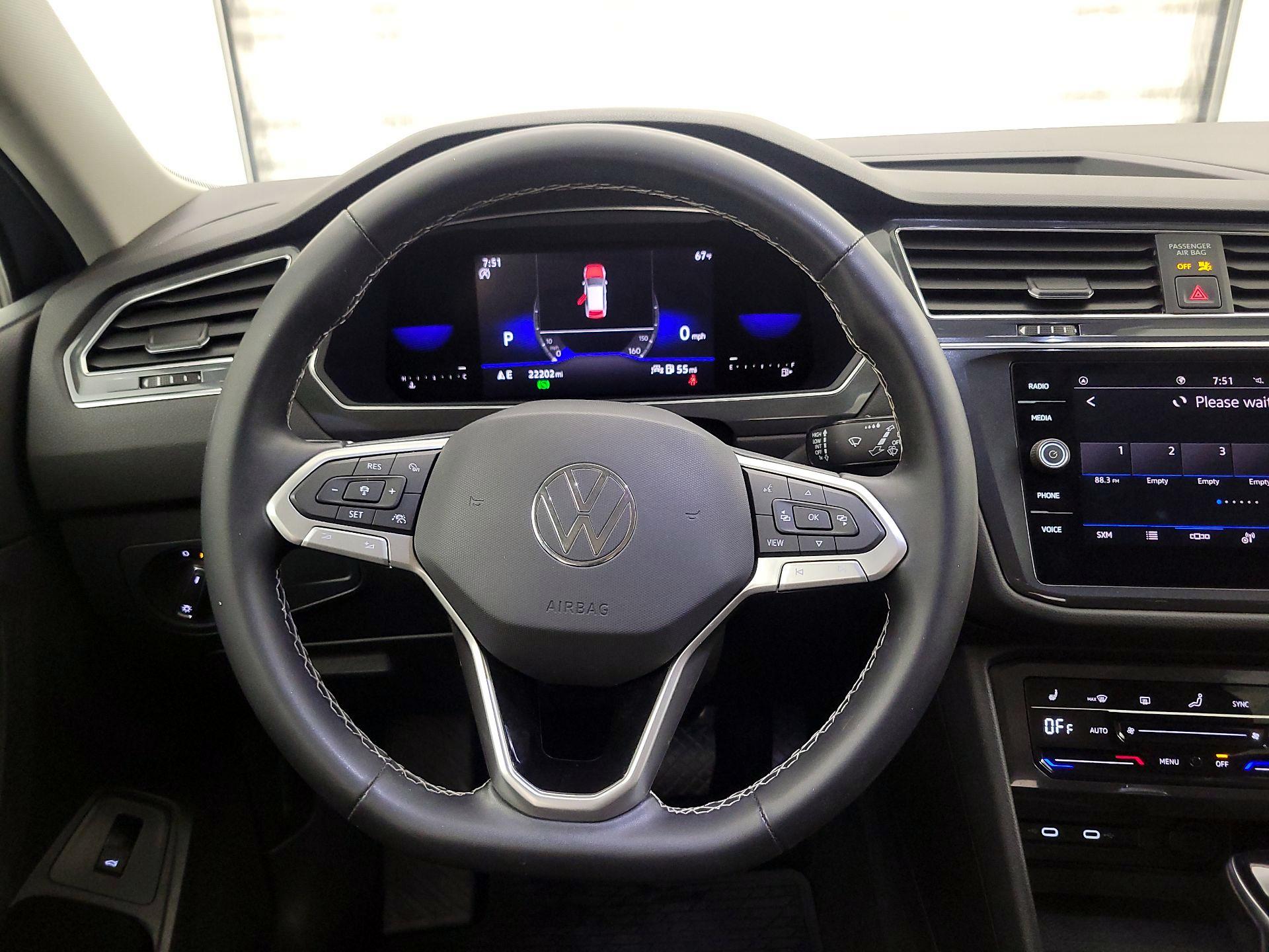 Thumbnail: 2022 Volkswagen Tiguan - 10