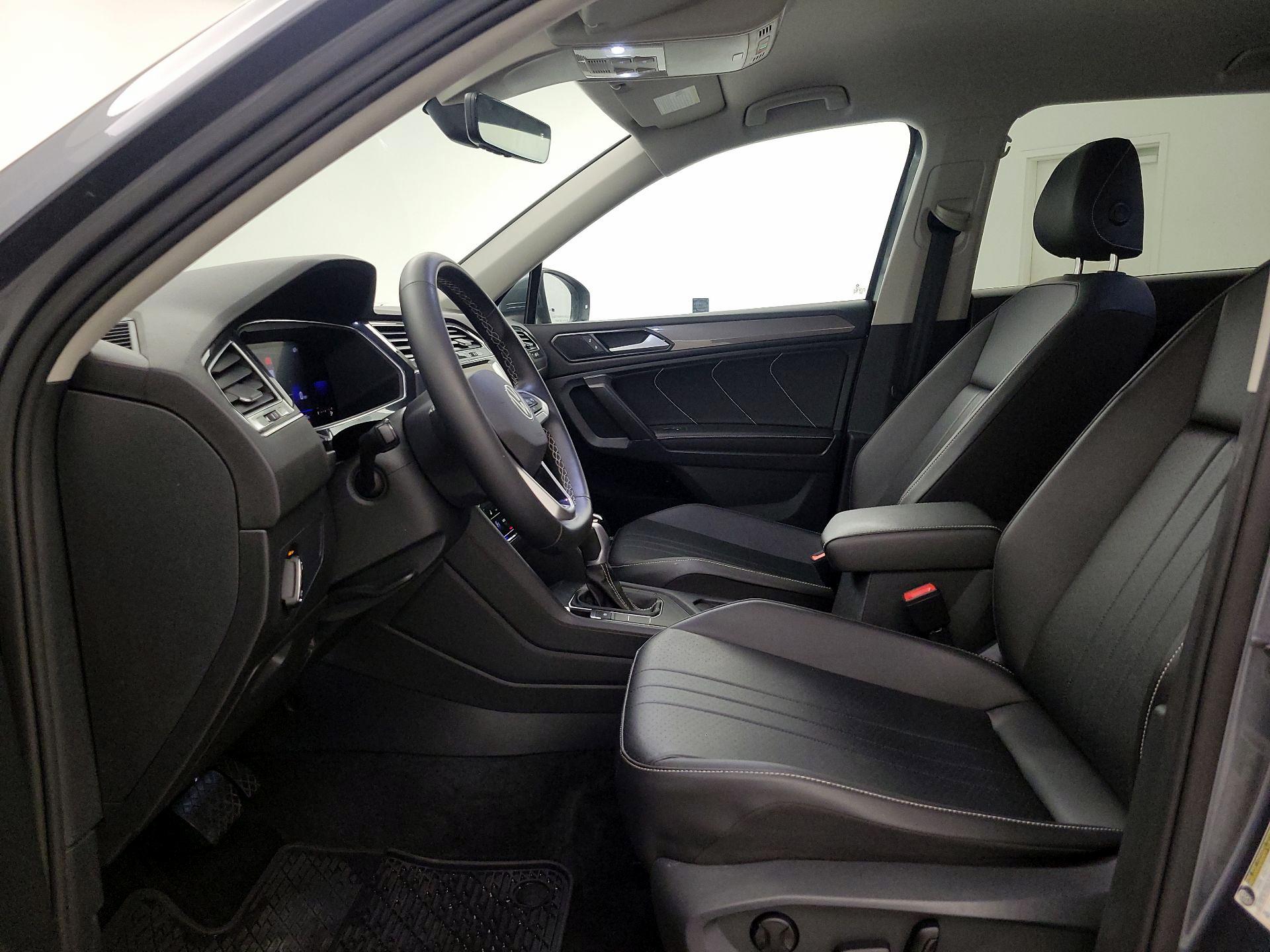 Thumbnail: 2022 Volkswagen Tiguan - 11