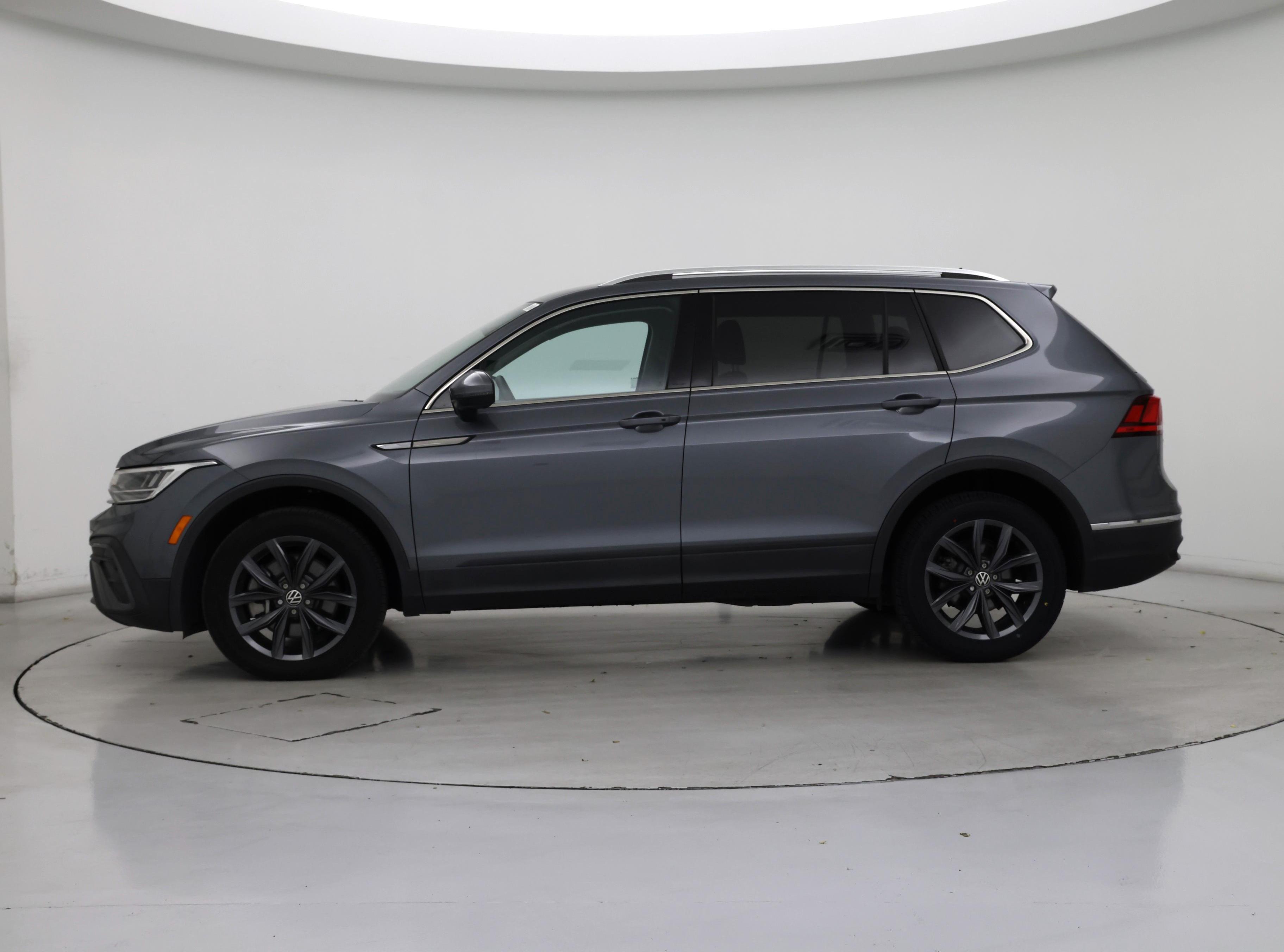 Thumbnail: 2022 Volkswagen Tiguan - 3