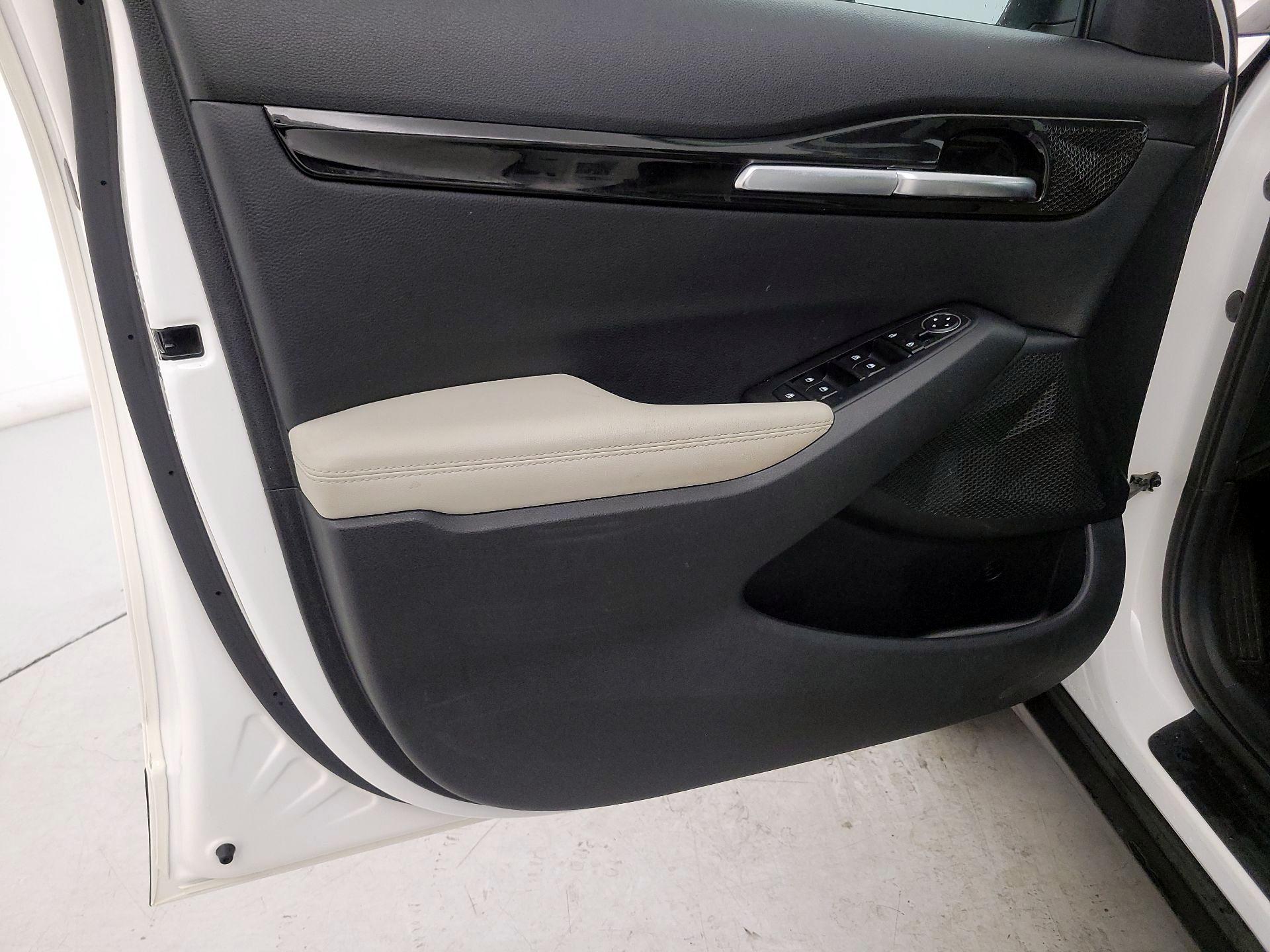 Thumbnail: 2023 Kia Seltos - 12