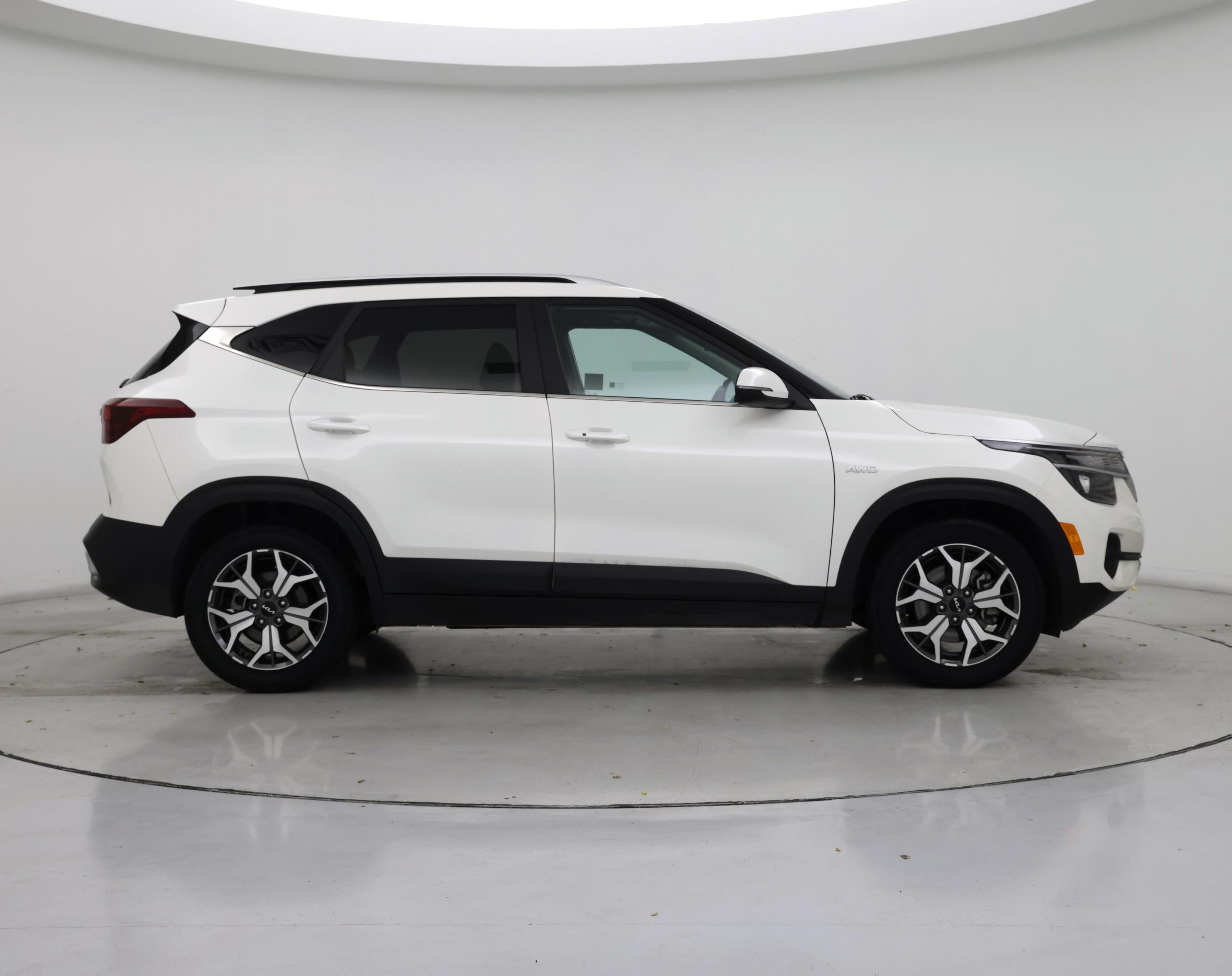 Thumbnail: 2023 Kia Seltos - 7