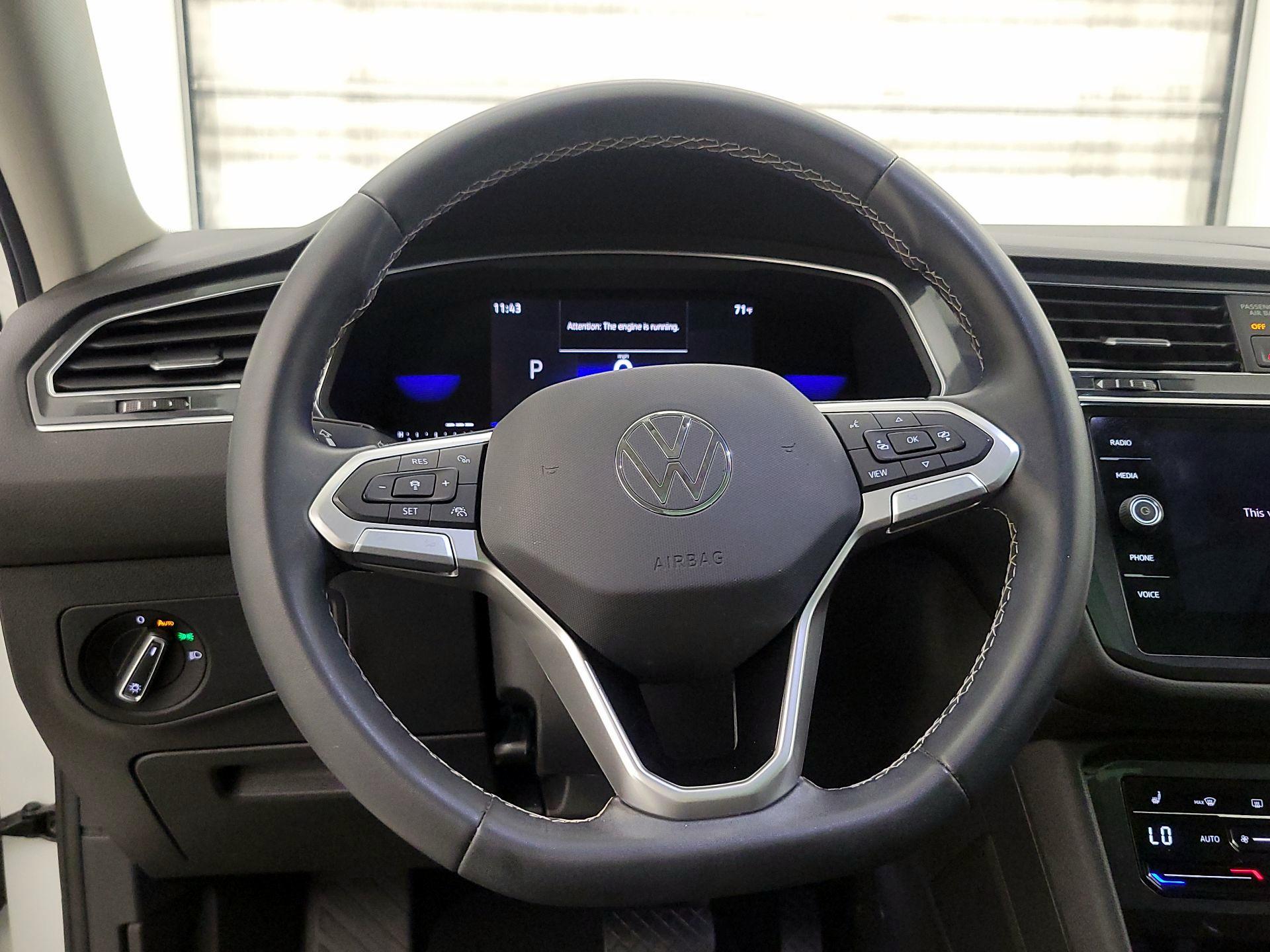 Thumbnail: 2022 Volkswagen Tiguan - 10