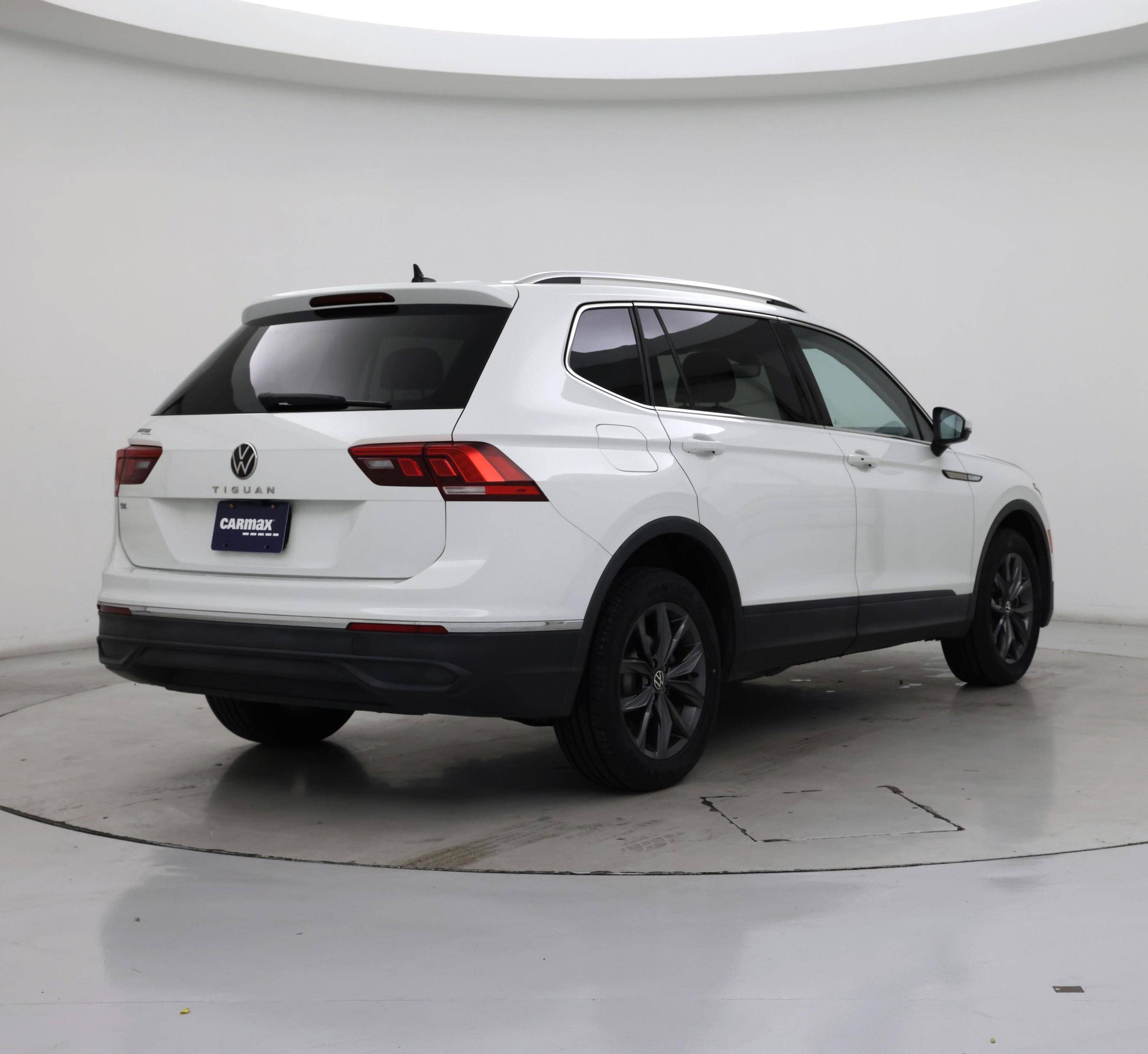 Thumbnail: 2022 Volkswagen Tiguan - 8