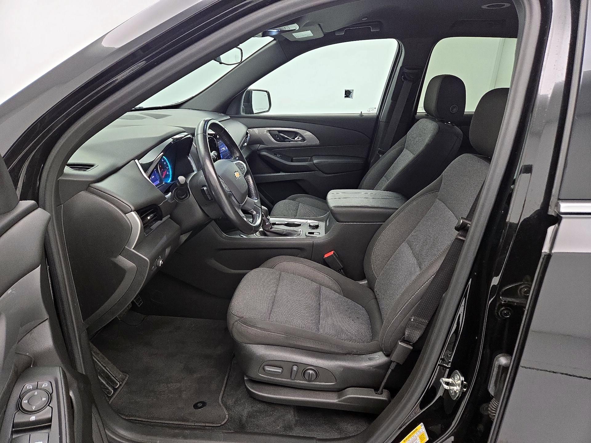 Thumbnail: 2022 Chevrolet Traverse - 11