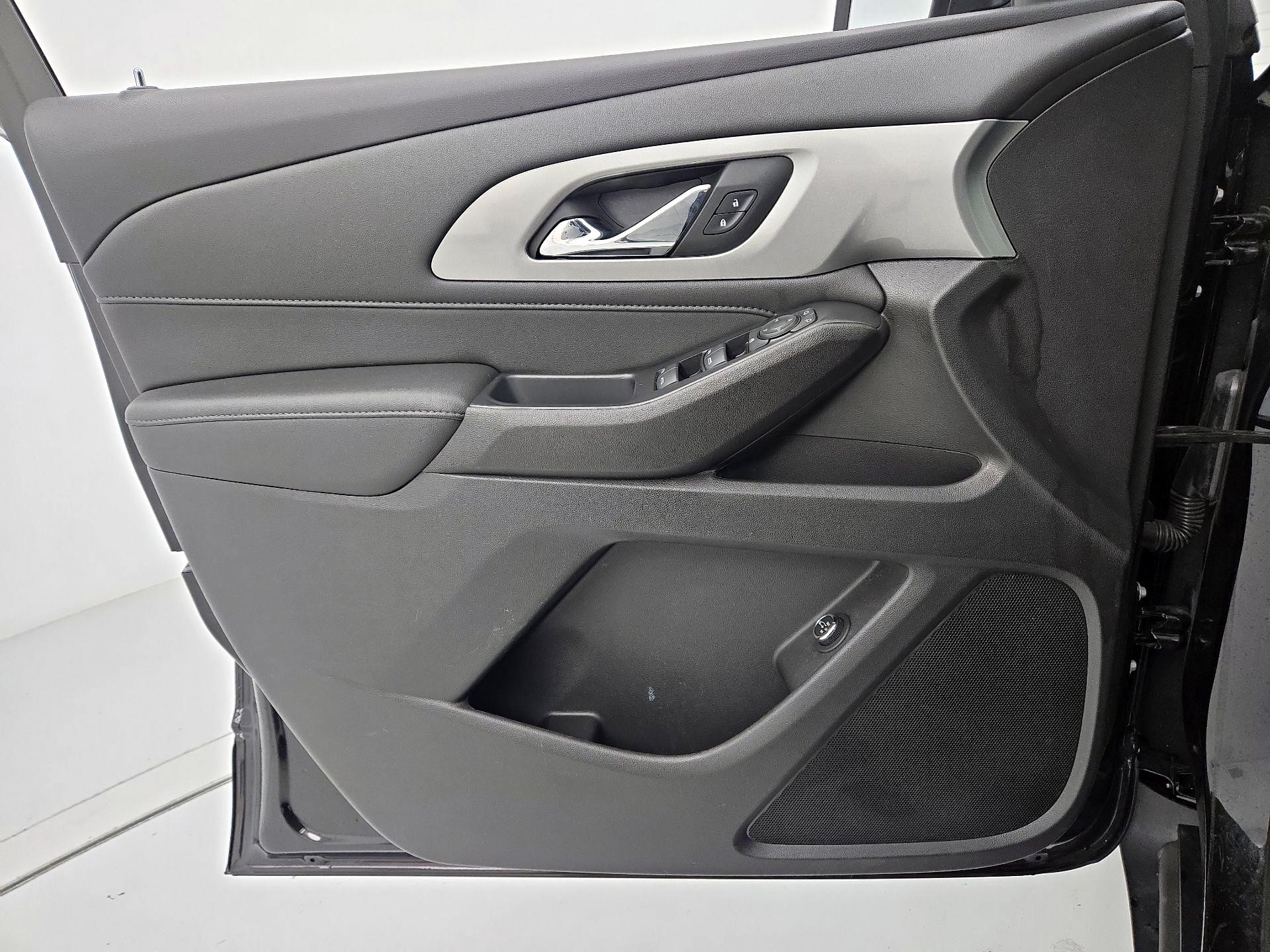 Thumbnail: 2022 Chevrolet Traverse - 12