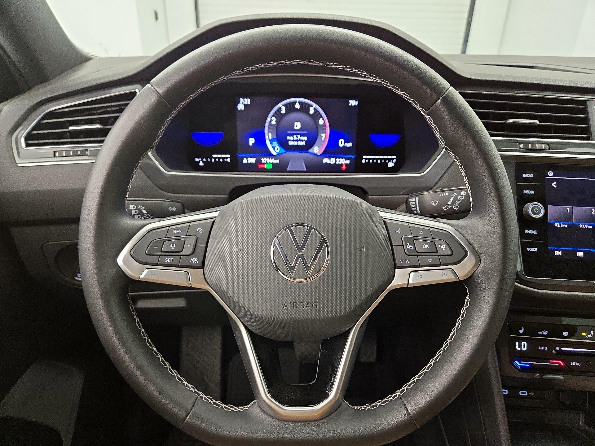 Thumbnail: 2022 Volkswagen Tiguan - 10