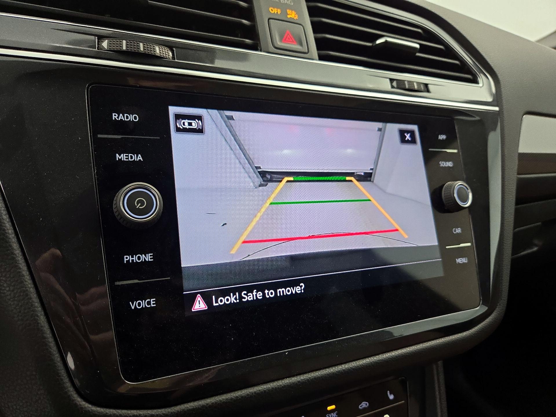 Thumbnail: 2022 Volkswagen Tiguan - 14