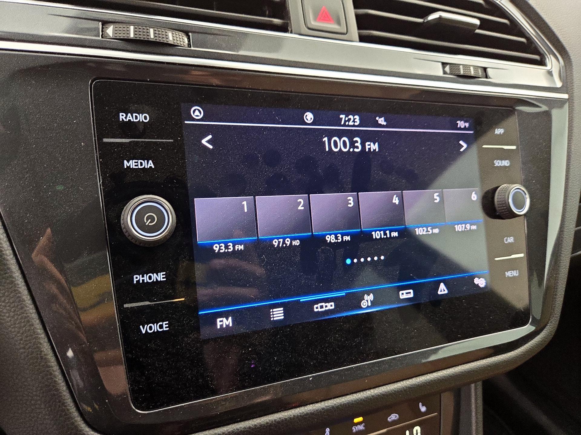 Thumbnail: 2022 Volkswagen Tiguan - 15