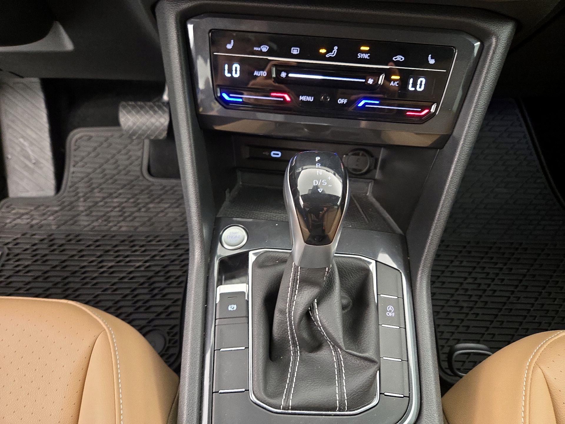 Thumbnail: 2022 Volkswagen Tiguan - 17