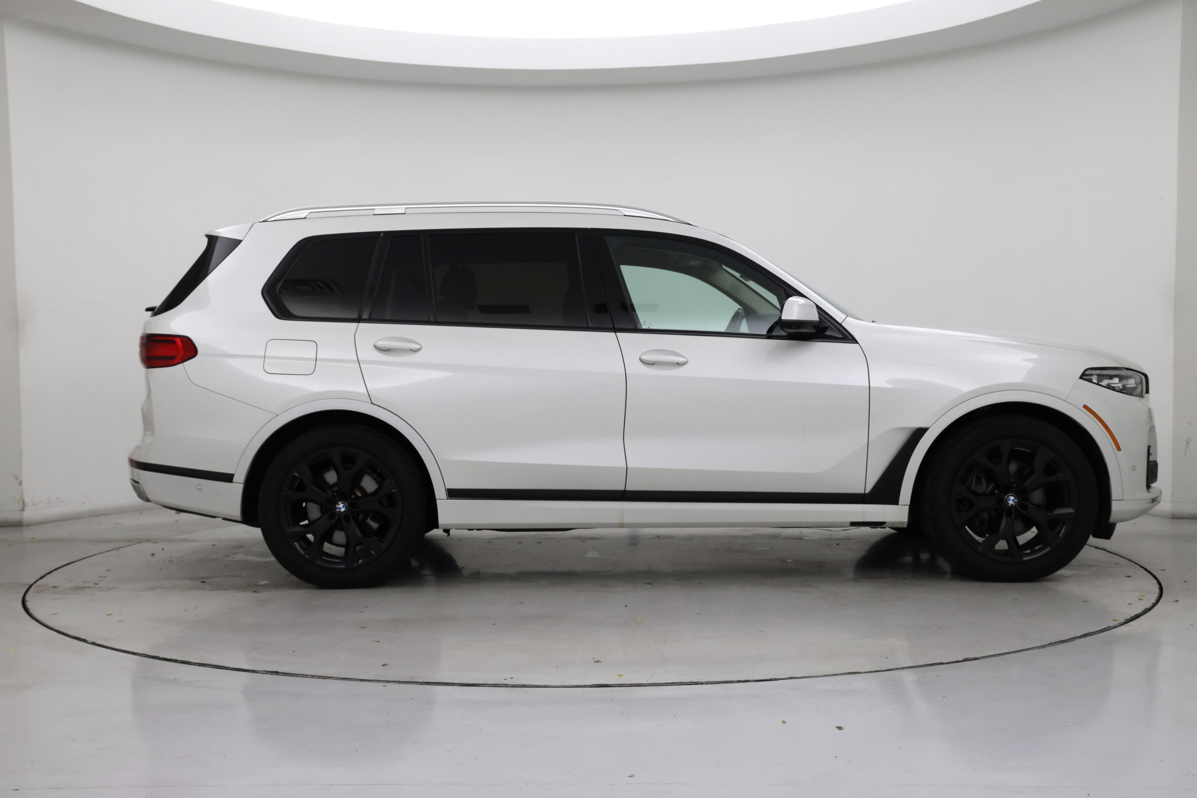 Thumbnail: 2021 BMW X7 - 7