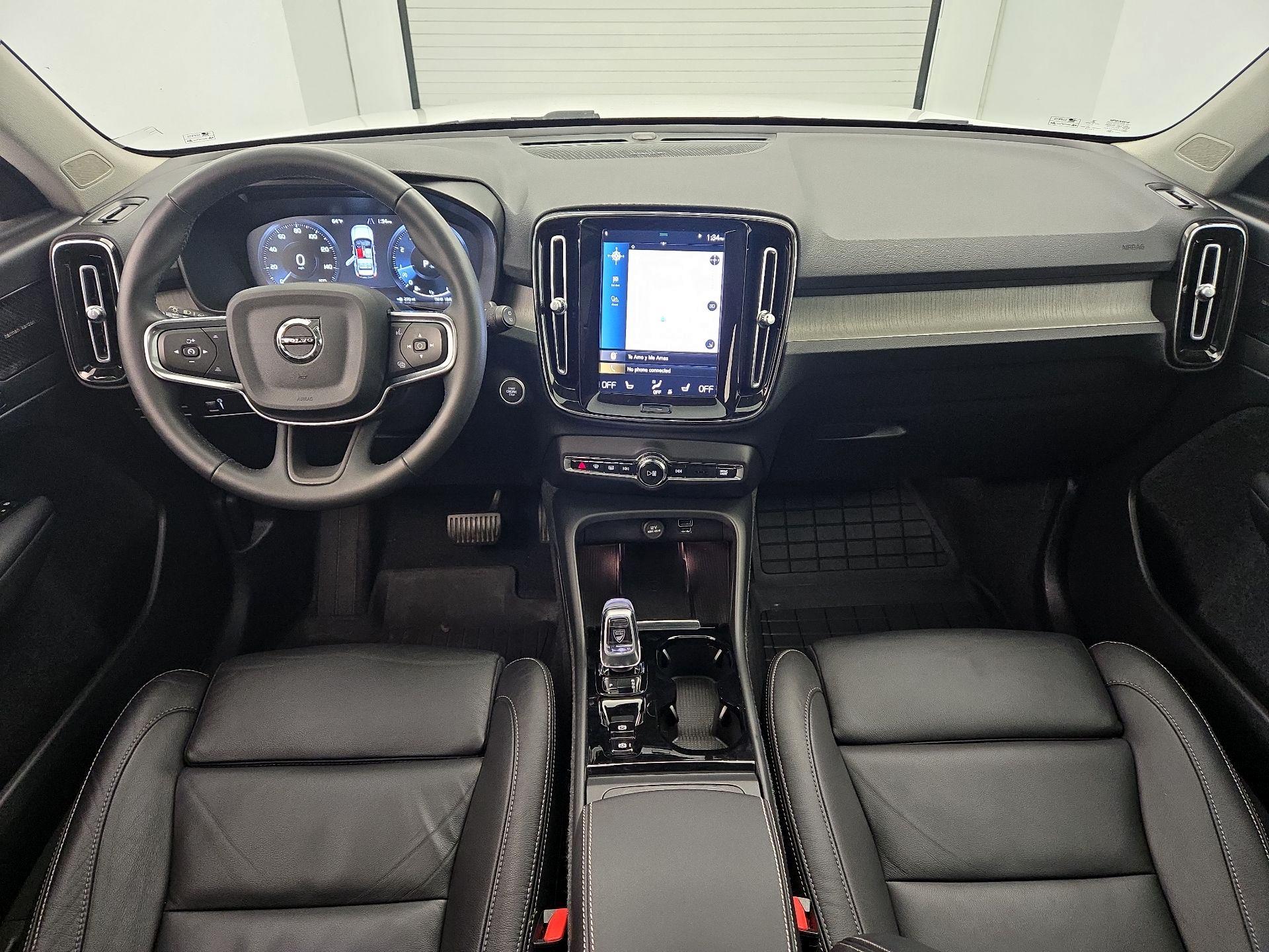 Thumbnail: 2022 Volvo XC40 - 9