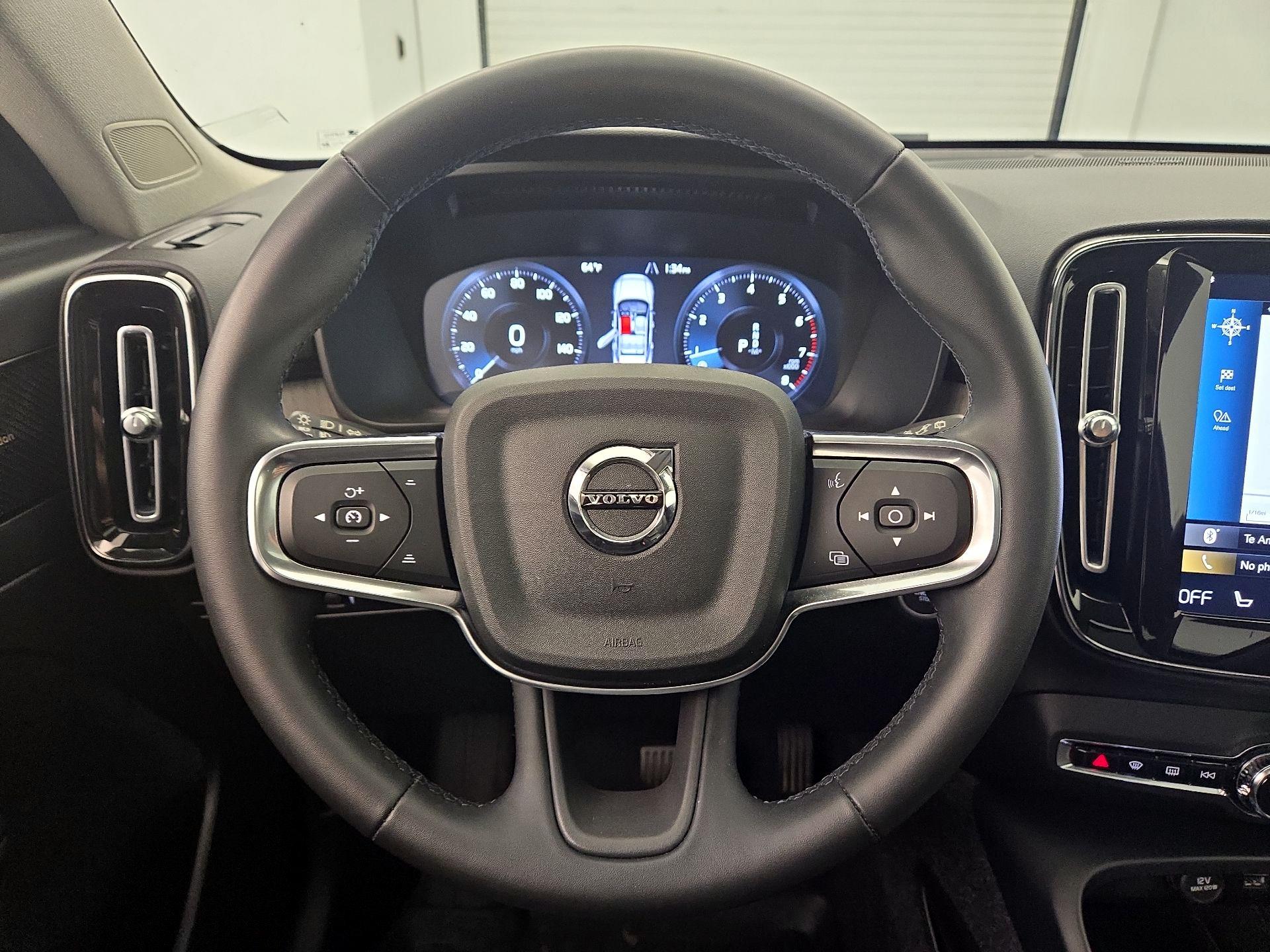 Thumbnail: 2022 Volvo XC40 - 10