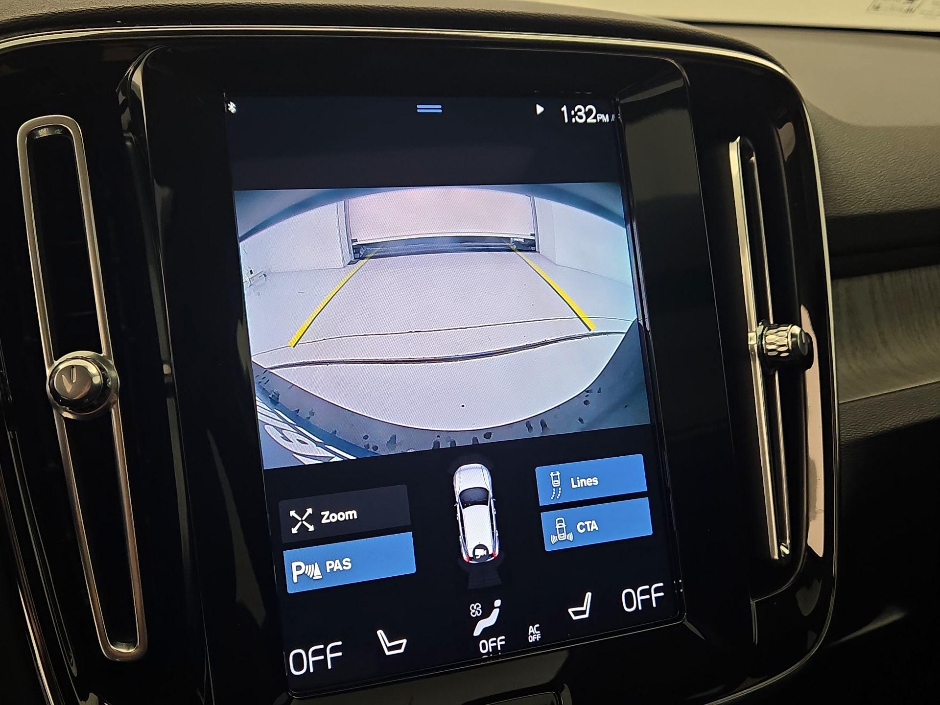 Thumbnail: 2022 Volvo XC40 - 14