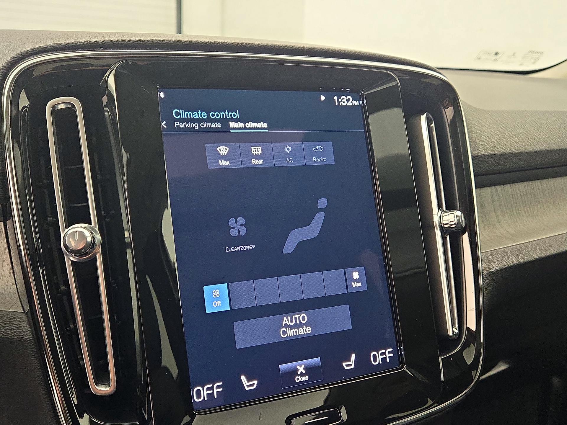 Thumbnail: 2022 Volvo XC40 - 16