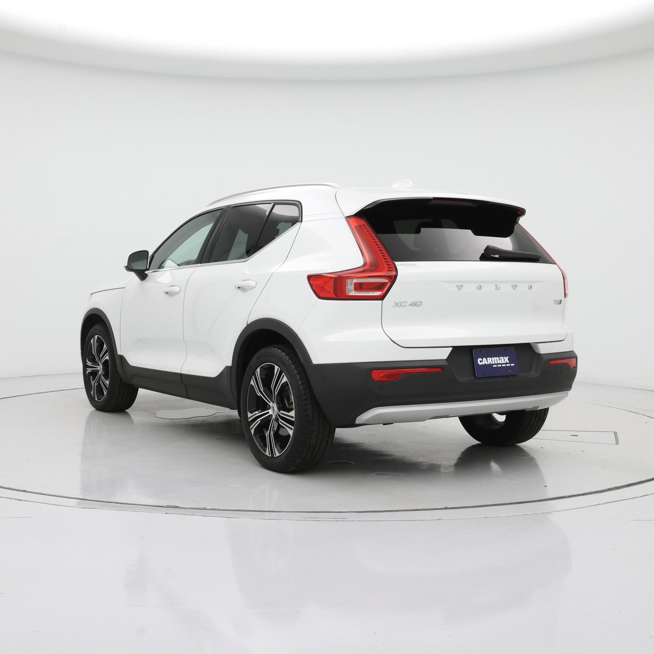 Thumbnail: 2022 Volvo XC40 - 2