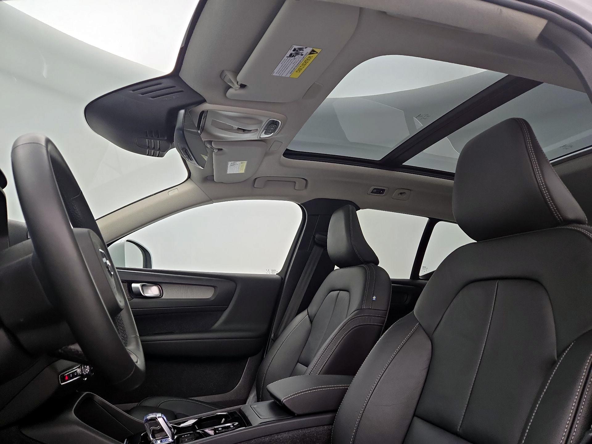 Thumbnail: 2022 Volvo XC40 - 19