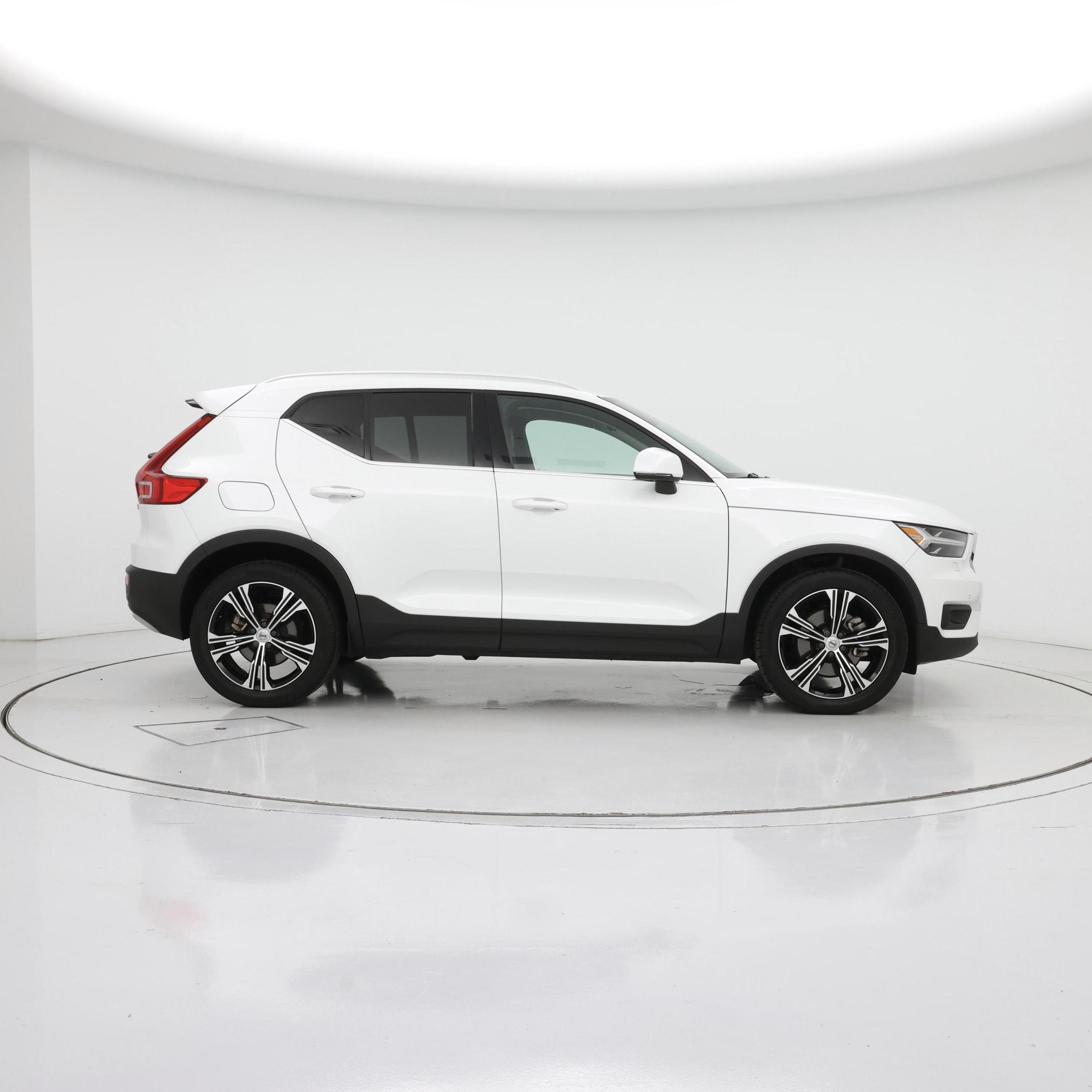 Thumbnail: 2022 Volvo XC40 - 7