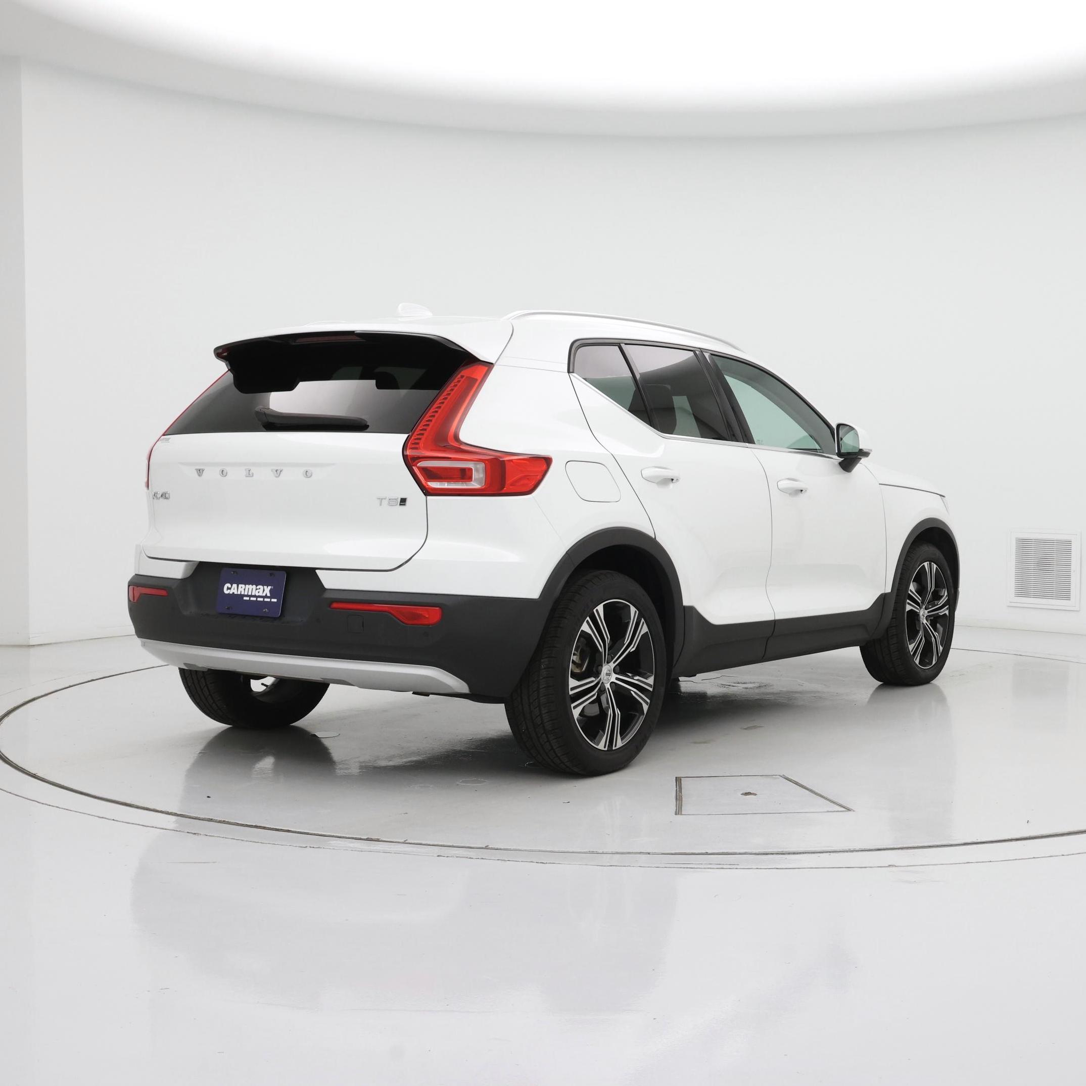 Thumbnail: 2022 Volvo XC40 - 8